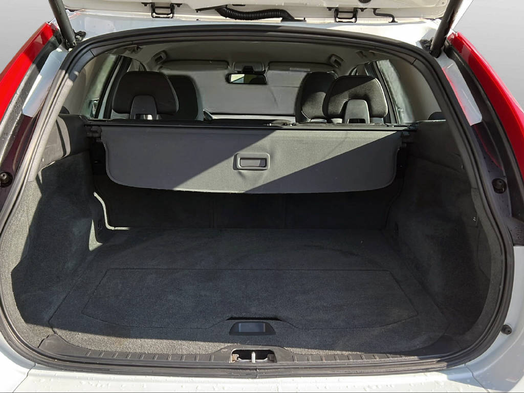 VOLVO XC60 2.4 D4 Kinetic AWD-image-9