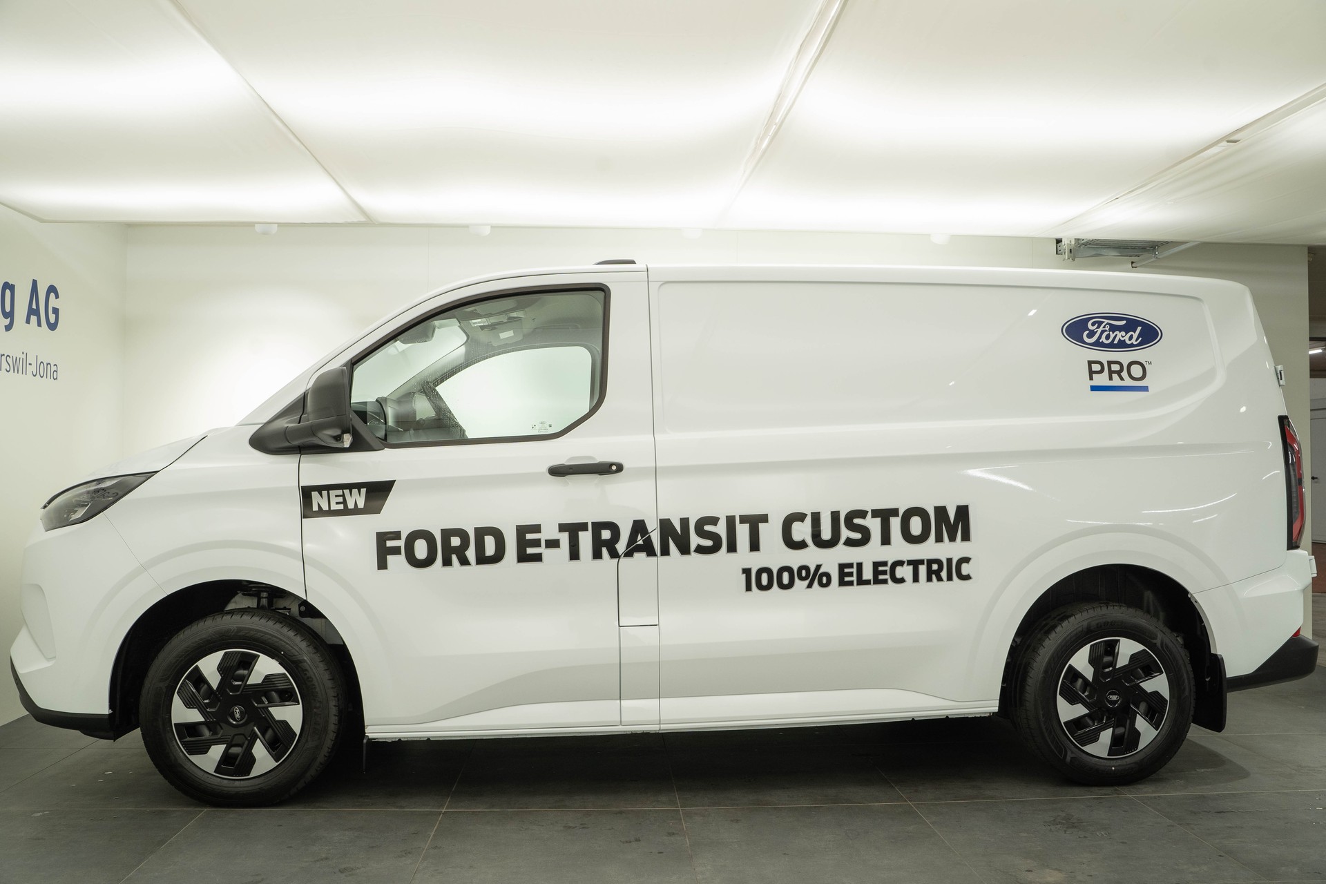 FORD E-Transit C Van 320 L1 Trend-image-2