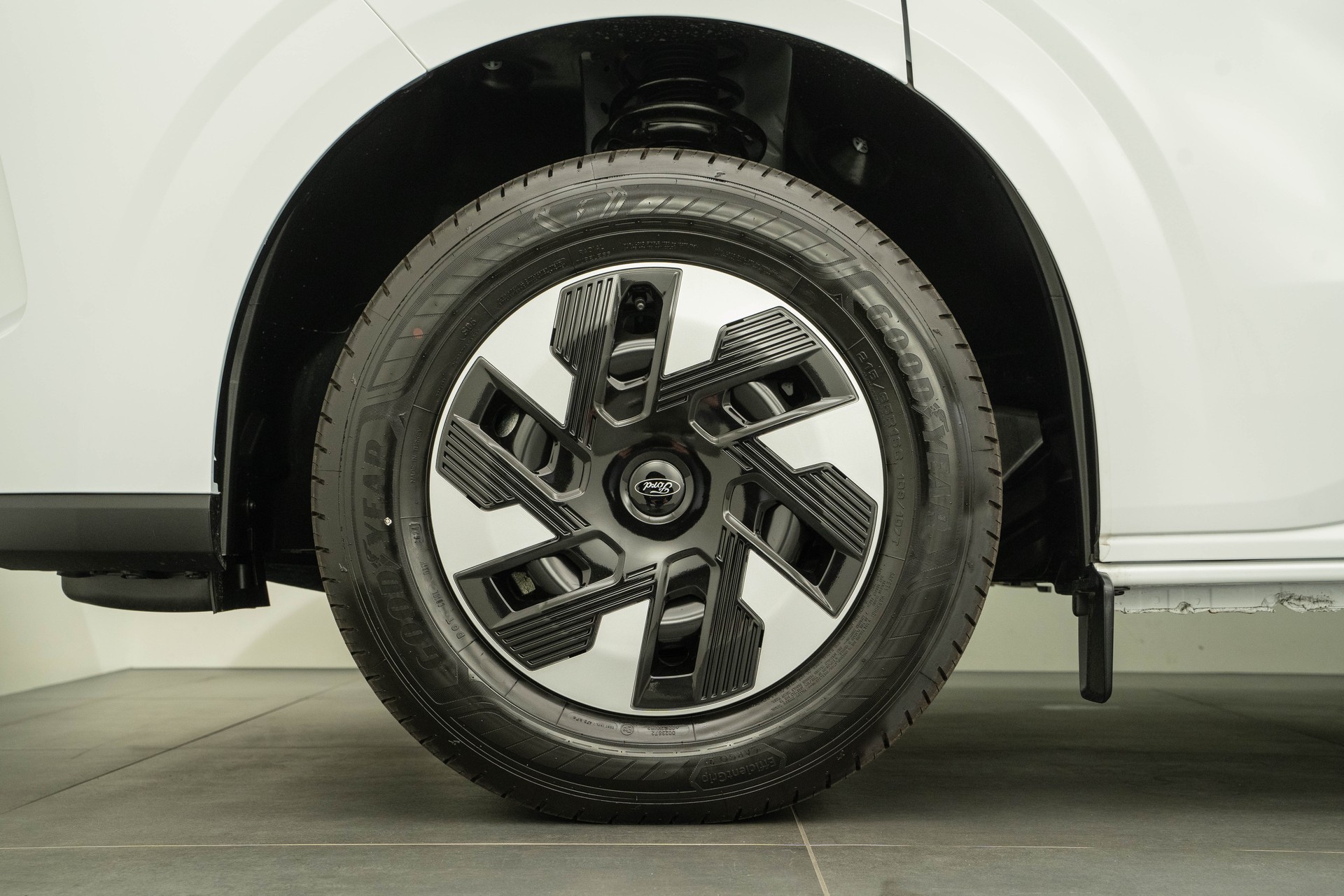 FORD E-Transit C Van 320 L1 Trend-image-15