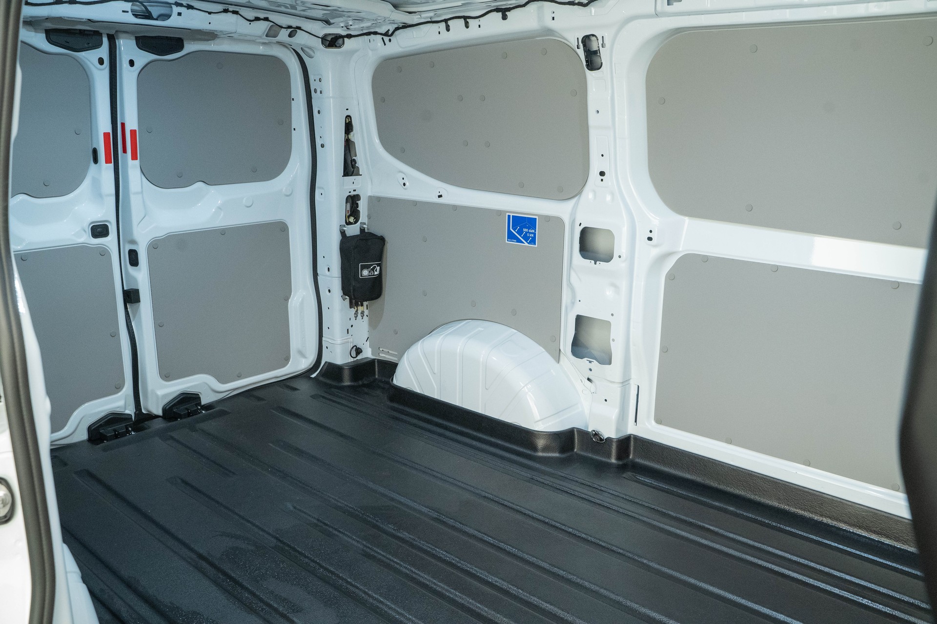 FORD E-Transit C Van 320 L1 Trend-image-5