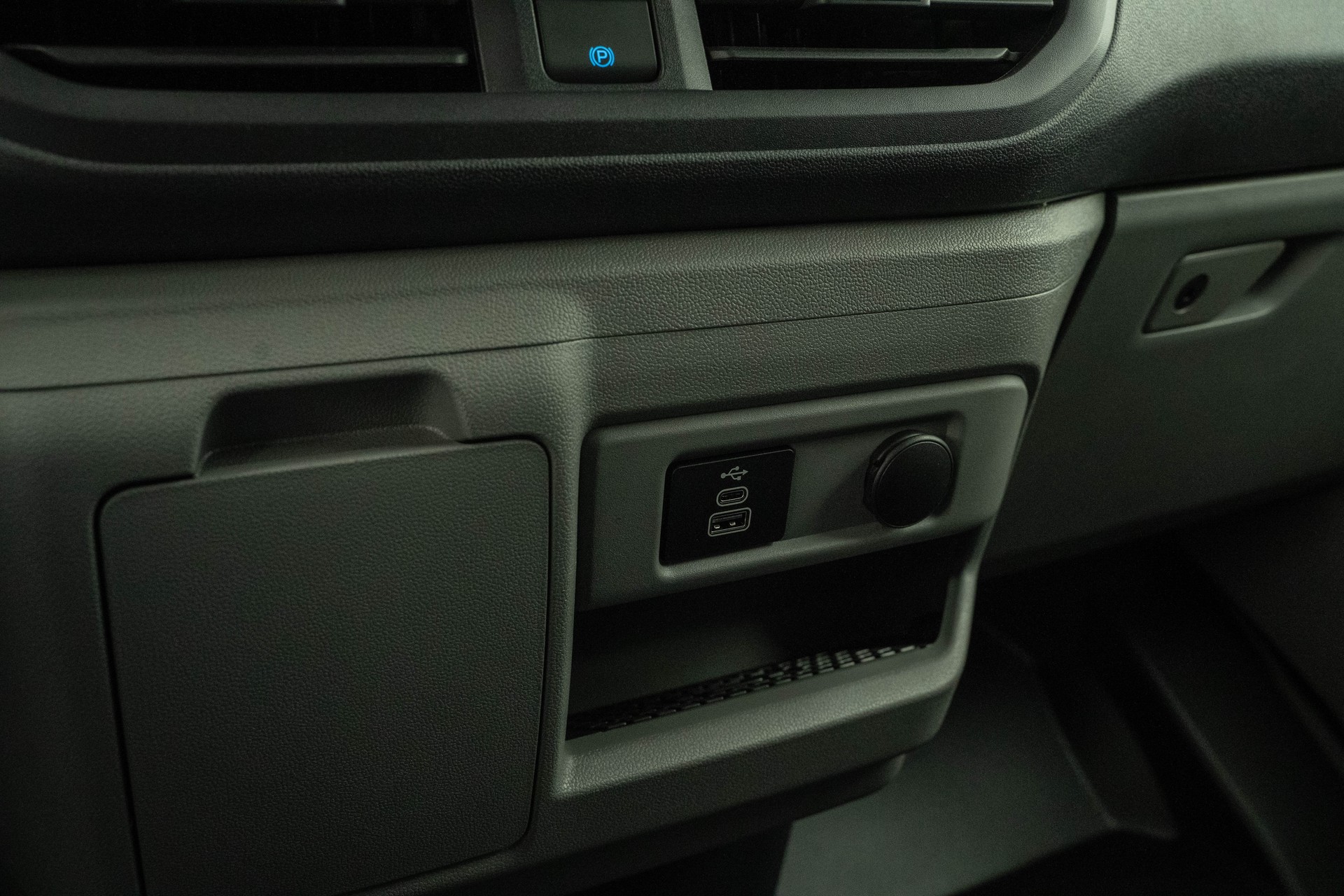 FORD E-Transit C Van 320 L1 Trend-image-11