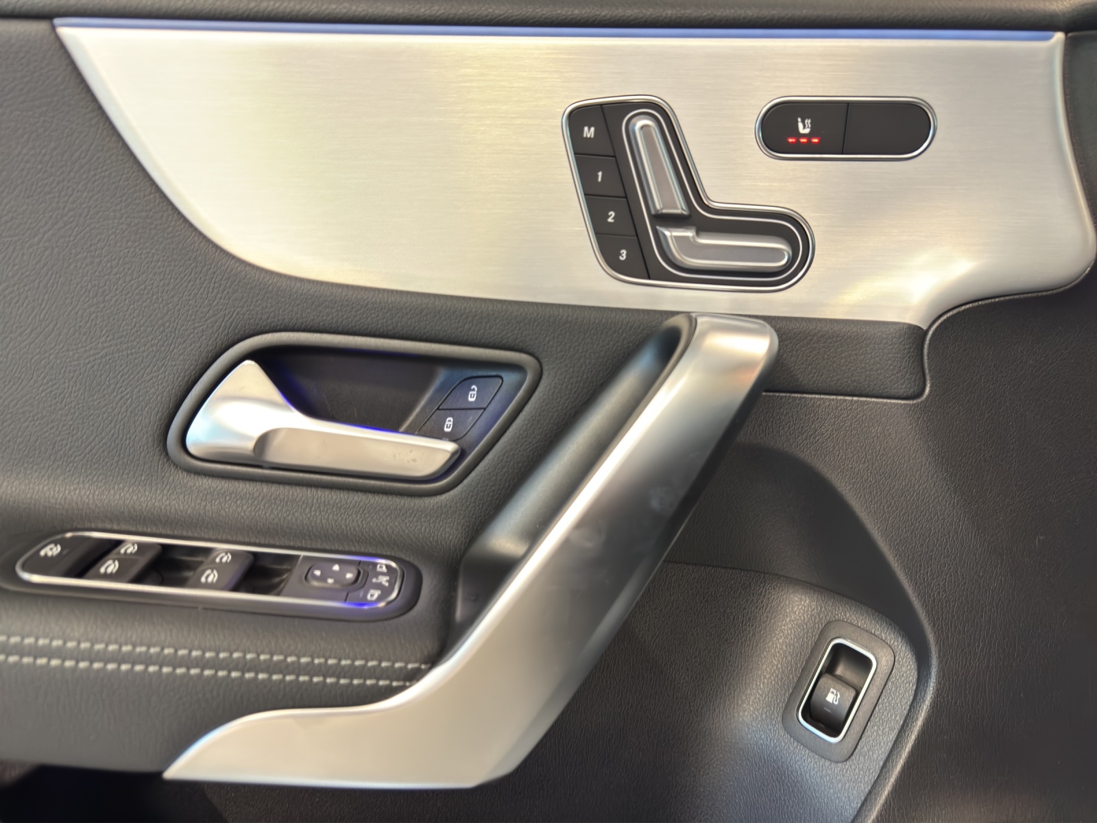 MERCEDES-BENZ A 250 e EQ Star 8G-DCT-image-12
