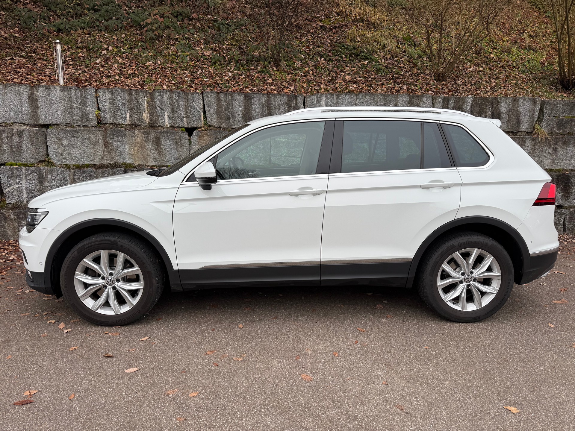 VW Tiguan 2.0 TDI SCR Highline 4Motion DSG-image-9