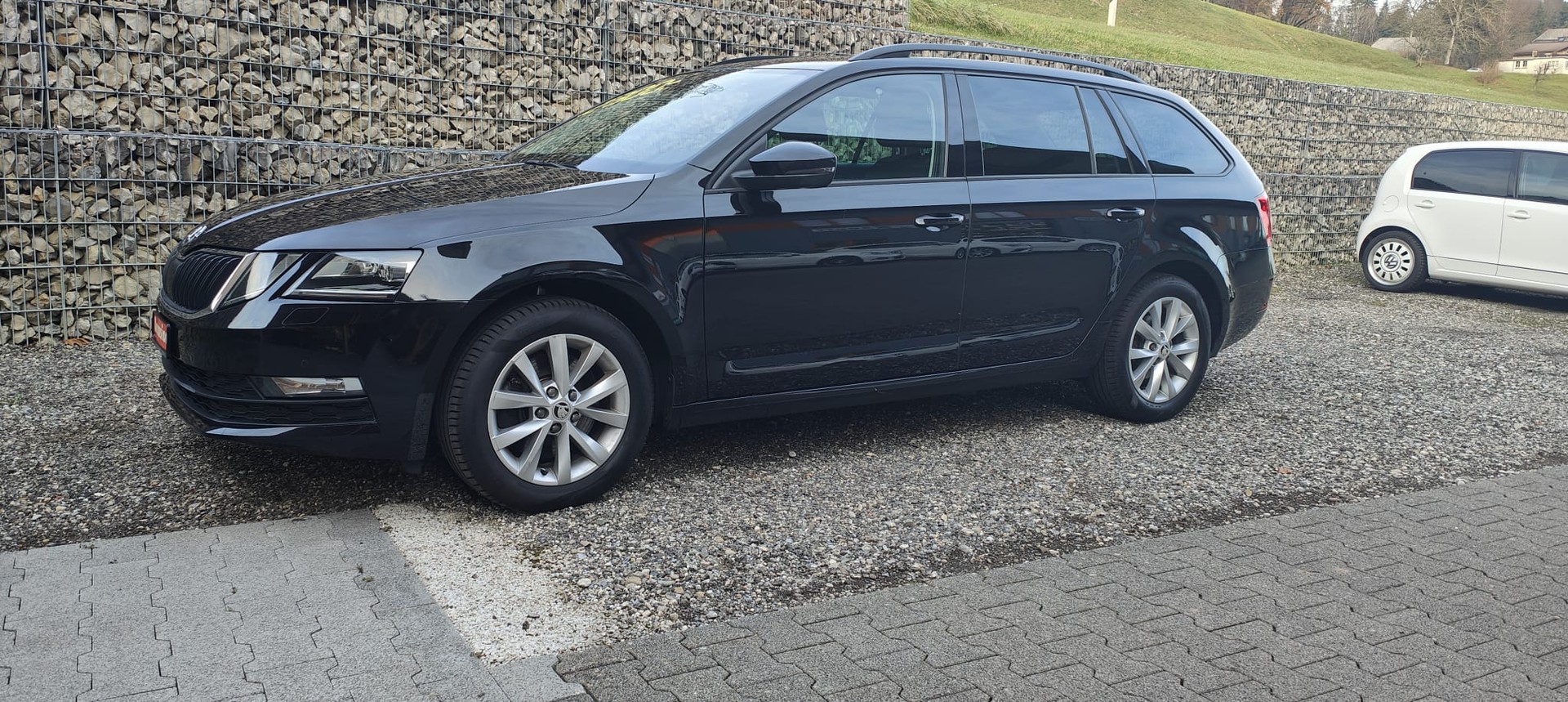 SKODA OCTAVIA-image-1