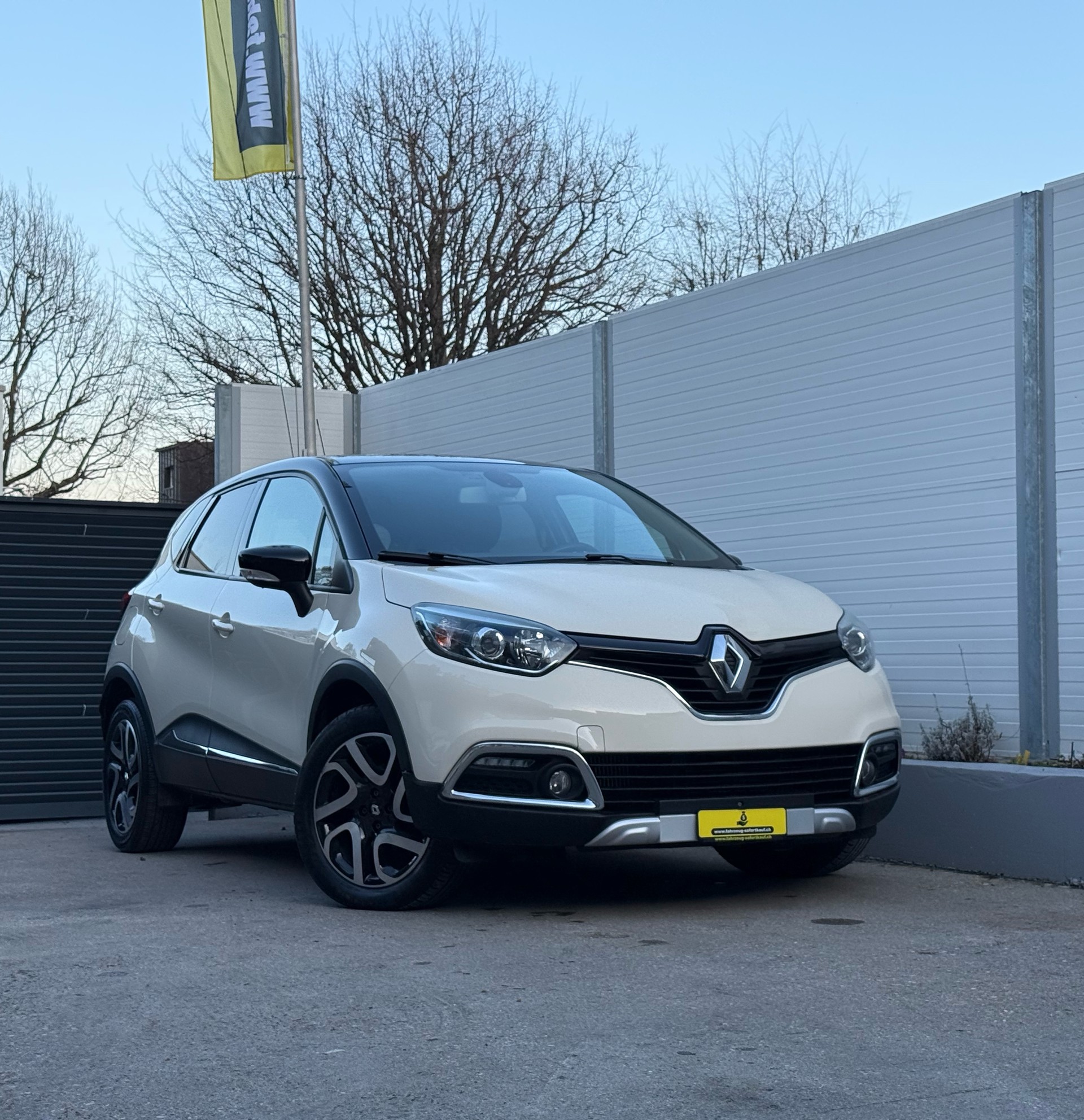 RENAULT Captur 1.2 T 16V Intens (Frisch Ab MFK)-image-0