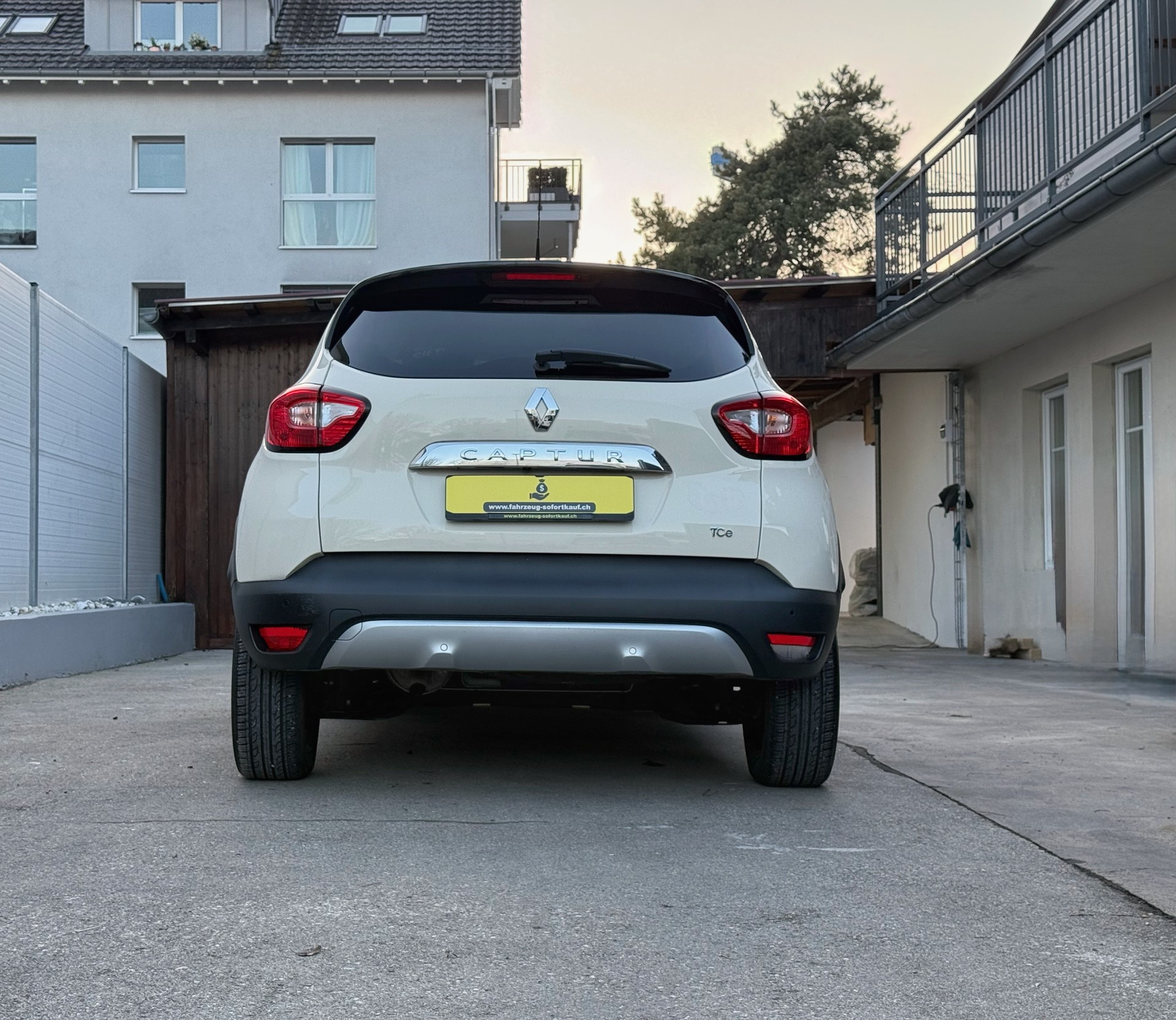RENAULT Captur 1.2 T 16V Intens (Frisch Ab MFK)-image-4