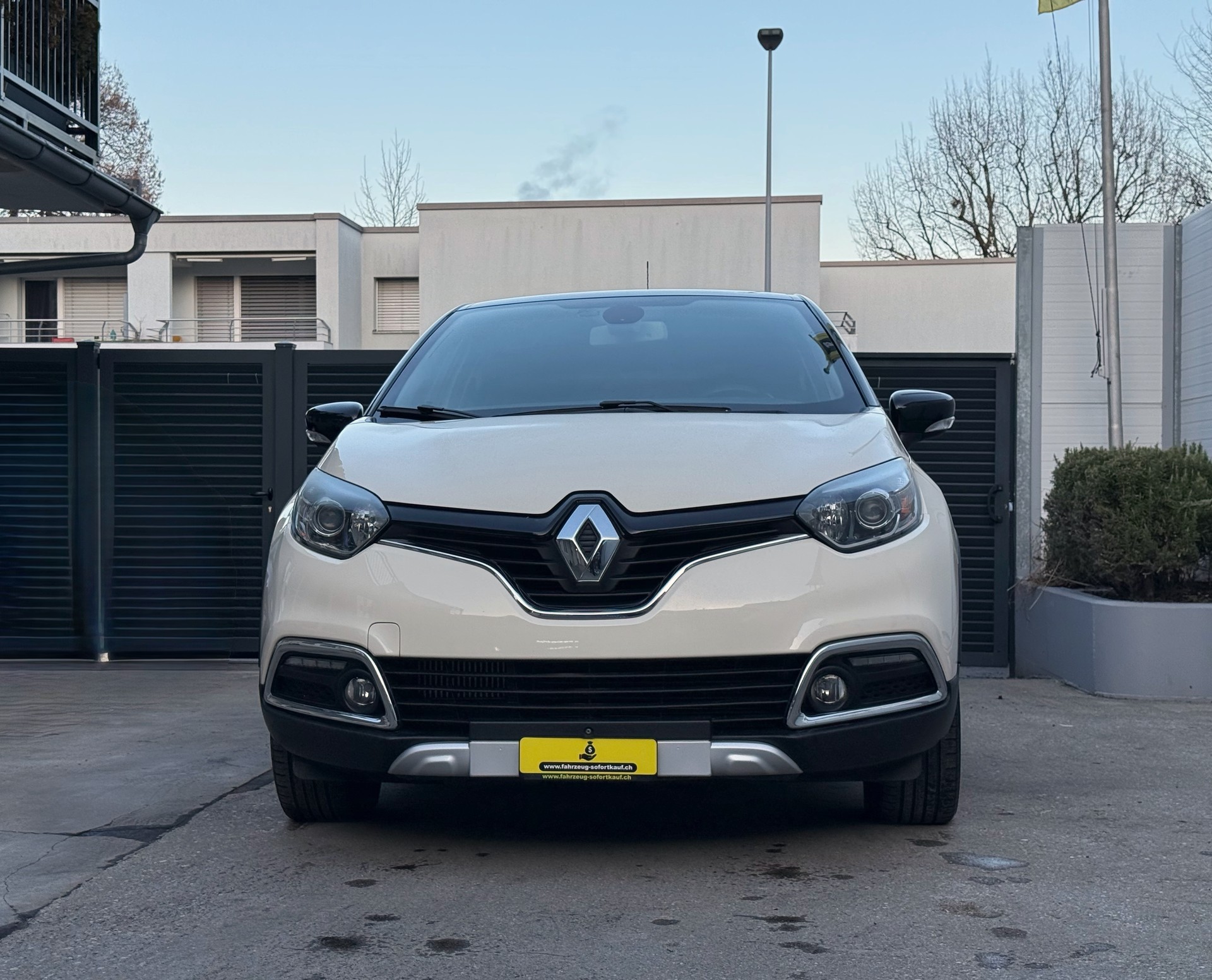 RENAULT Captur 1.2 T 16V Intens (Frisch Ab MFK)-image-9