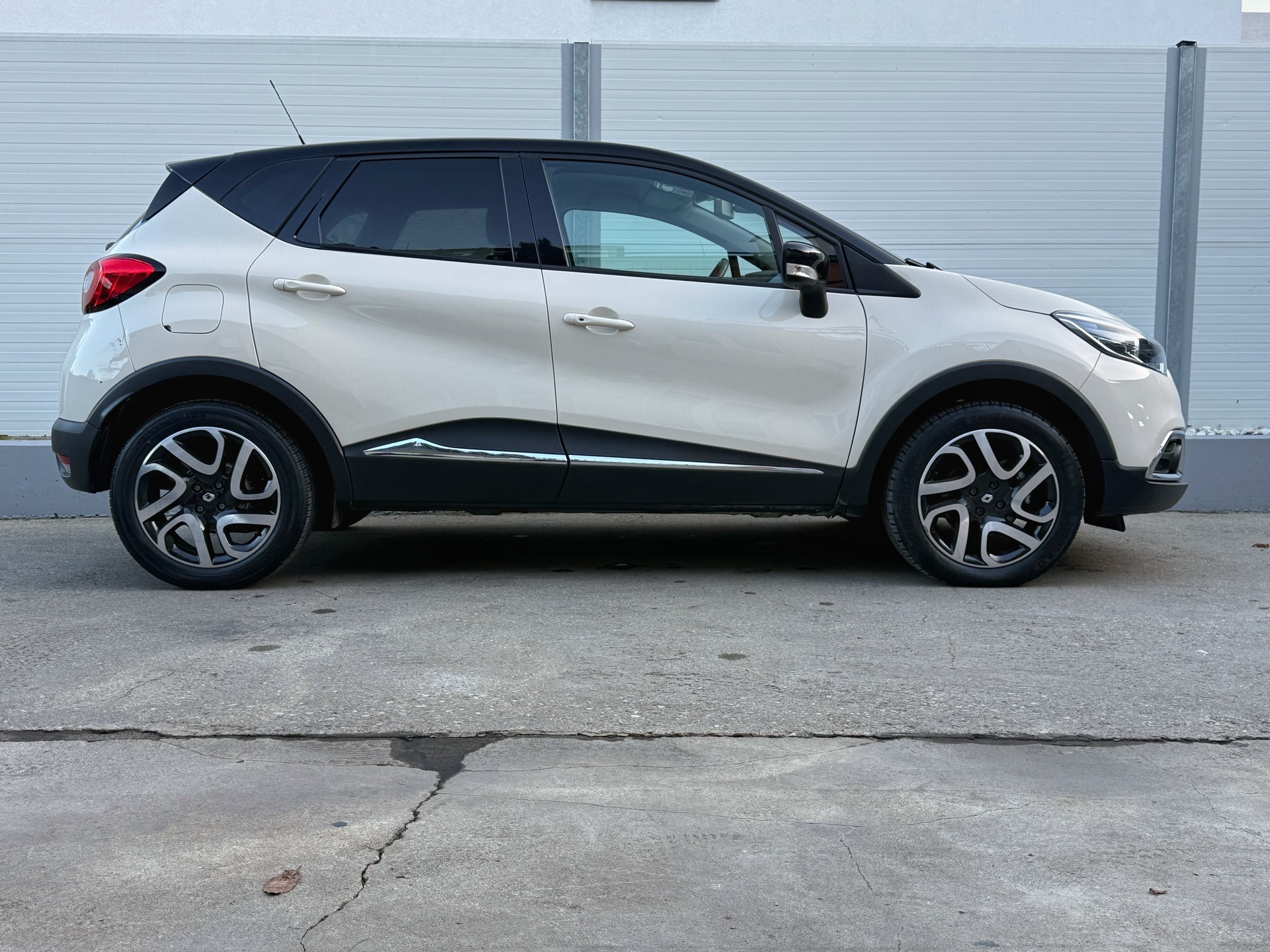 RENAULT Captur 1.2 T 16V Intens (Frisch Ab MFK)-image-10