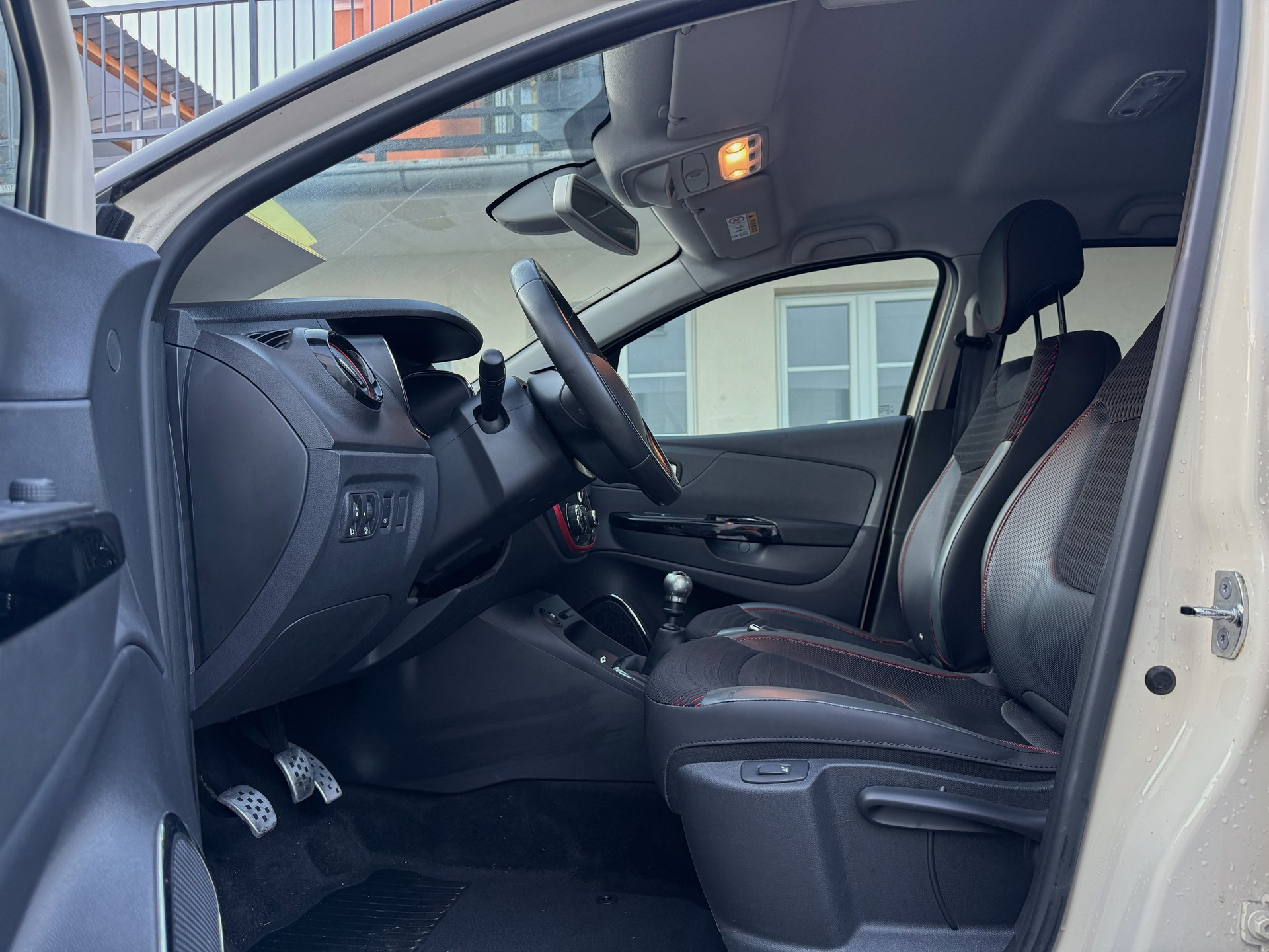 RENAULT Captur 1.2 T 16V Intens (Frisch Ab MFK)-image-6