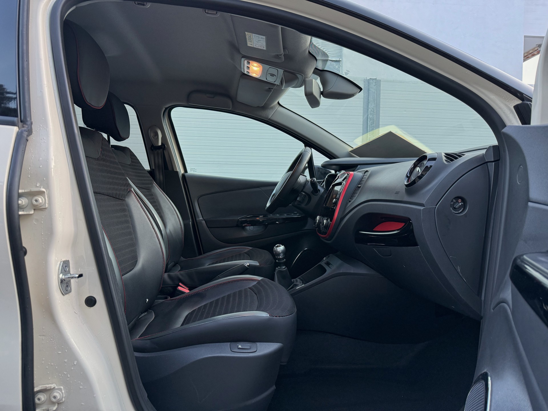 RENAULT Captur 1.2 T 16V Intens (Frisch Ab MFK)-image-5