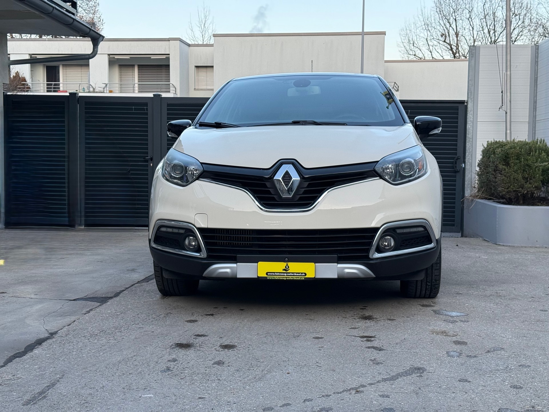 RENAULT Captur 1.2 T 16V Intens (Frisch Ab MFK)-image-1