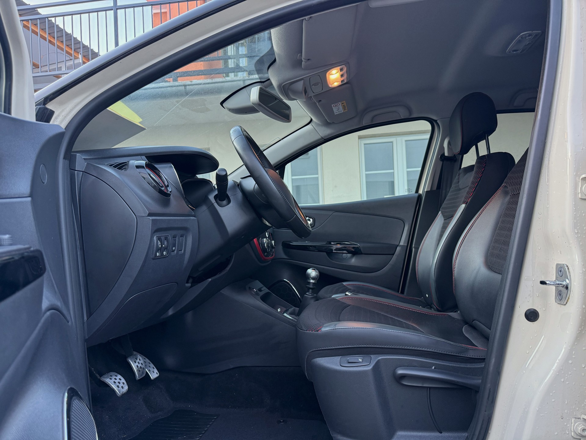 RENAULT Captur 1.2 T 16V Intens (Frisch Ab MFK)-image-14