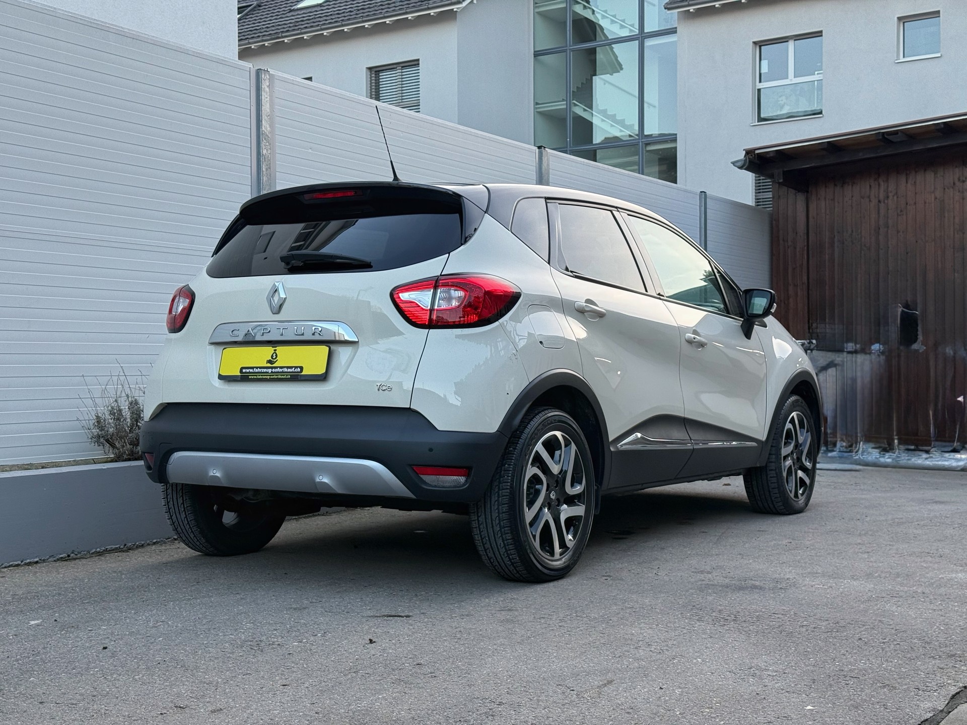 RENAULT Captur 1.2 T 16V Intens (Frisch Ab MFK)-image-3