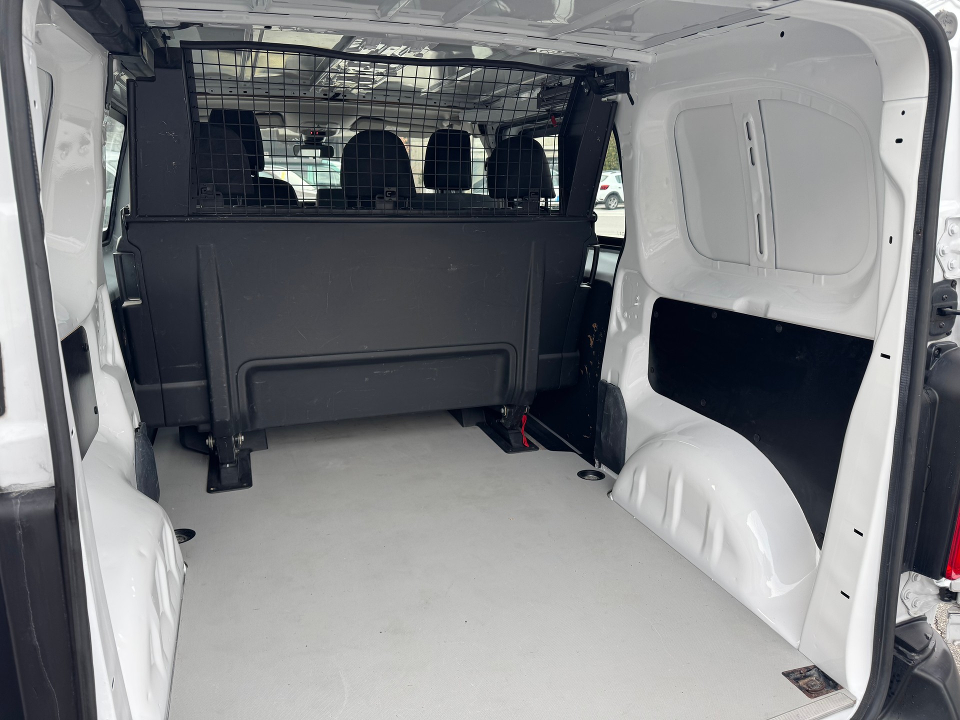 PEUGEOT Expert 1.5 BlueHDi 120 S&S Variable Pro Standard-image-18