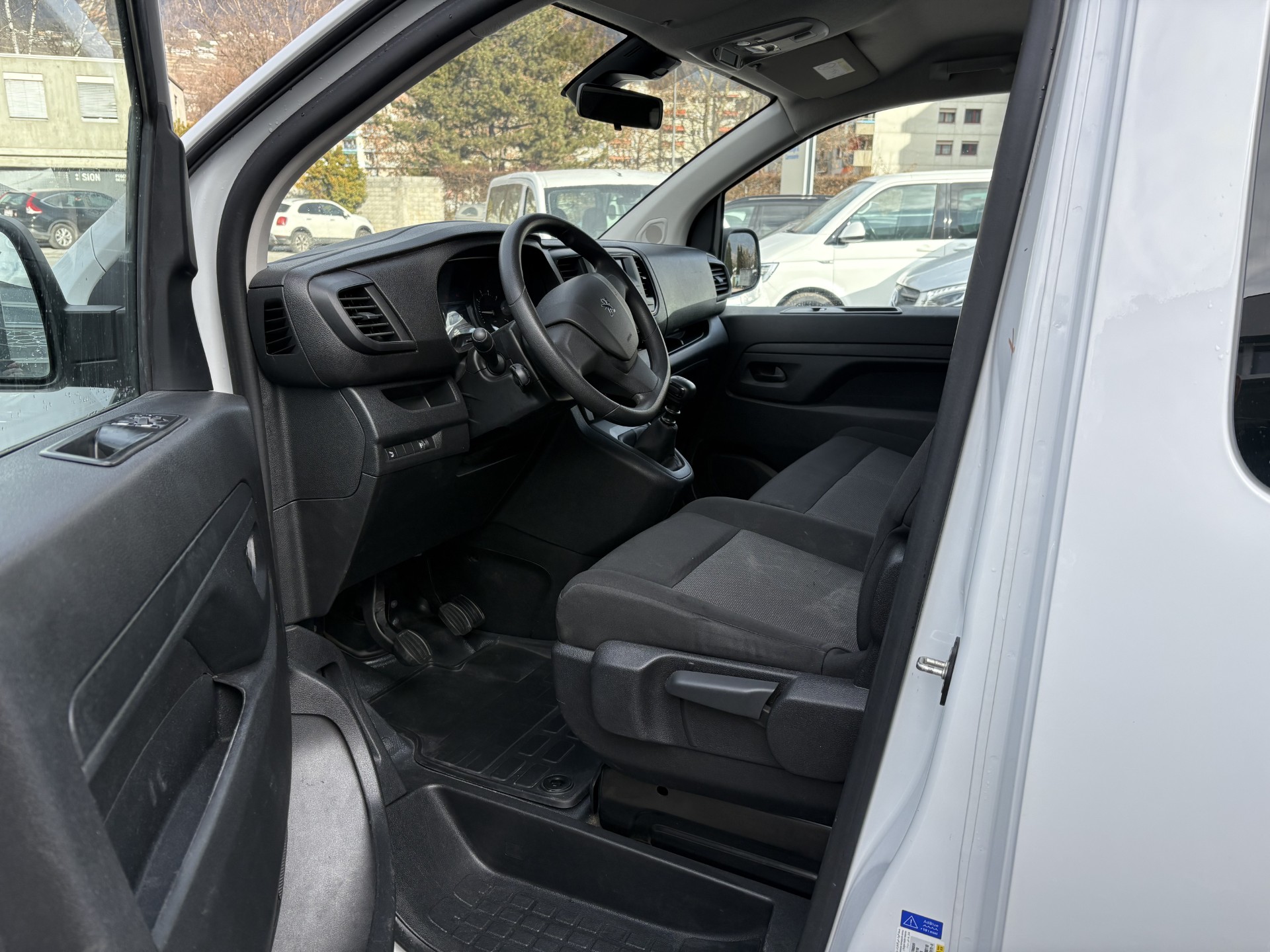 PEUGEOT Expert 1.5 BlueHDi 120 S&S Variable Pro Standard-image-12