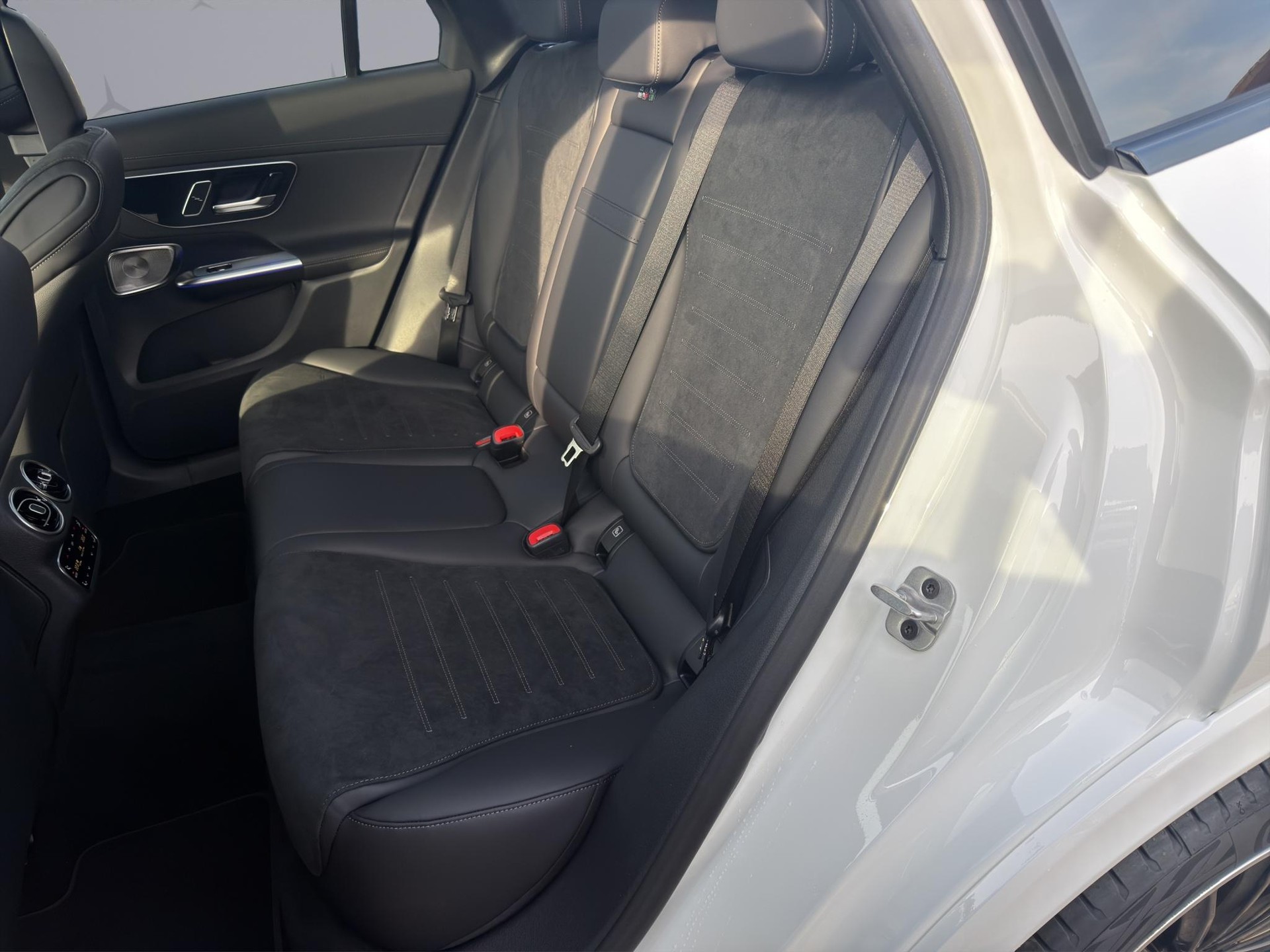 MERCEDES-BENZ GLC 220 d AMG Line 4matic-image-10