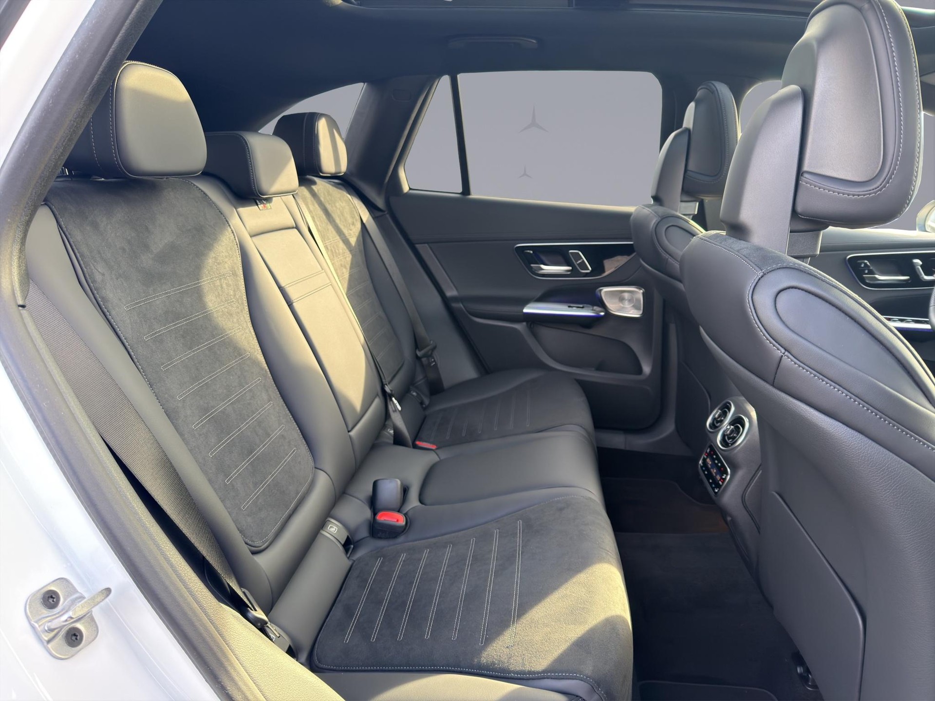 MERCEDES-BENZ GLC 220 d AMG Line 4matic-image-16