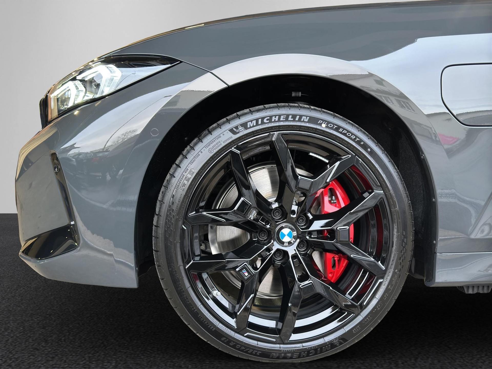 BMW 330e xDrive Touring M Sport Pro-image-9