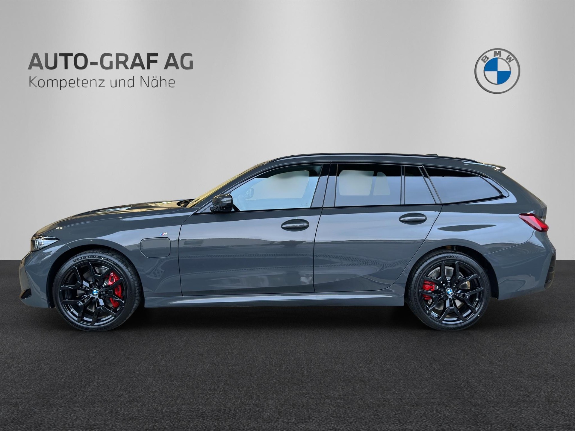 BMW 330e xDrive Touring M Sport Pro-image-1
