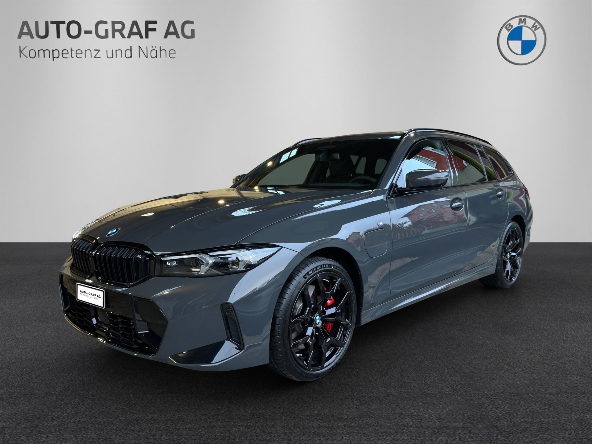 BMW 330e xDrive Touring M Sport Pro-image-0