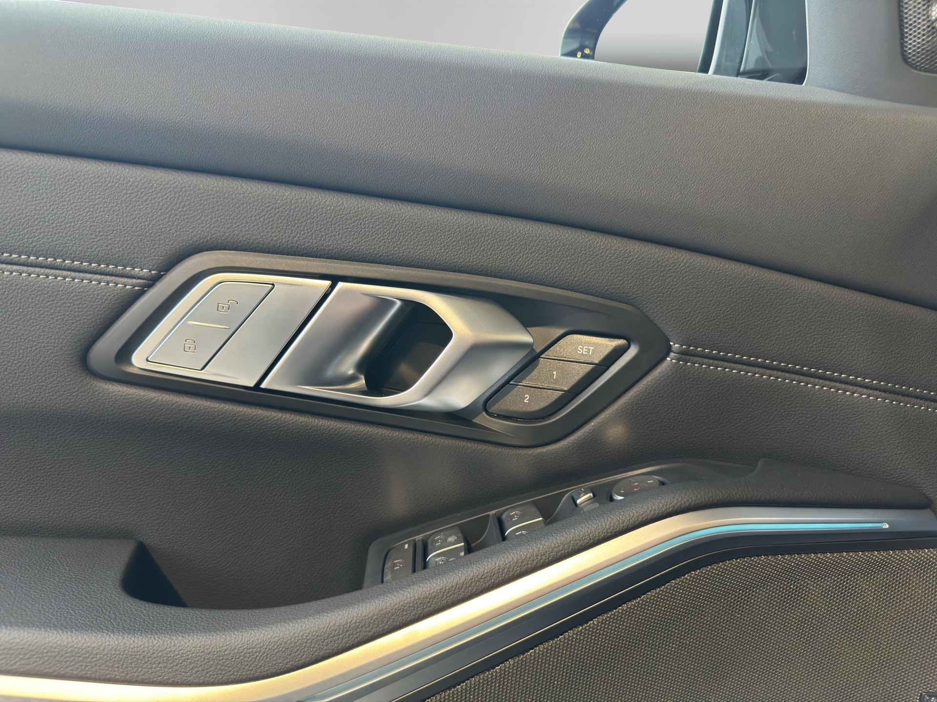 BMW 330e xDrive Touring M Sport Pro-image-12