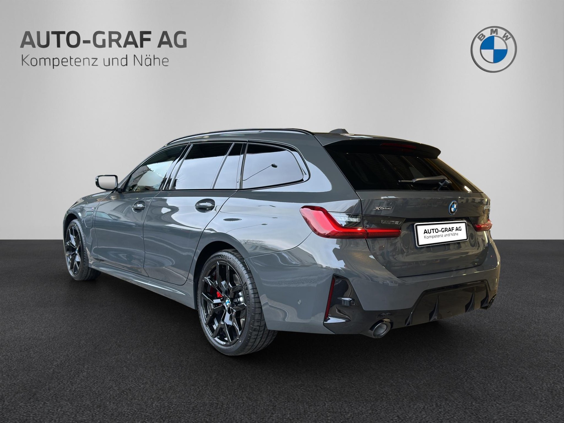BMW 330e xDrive Touring M Sport Pro-image-2