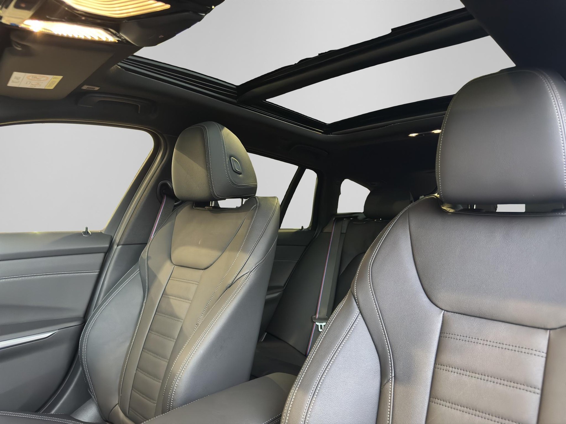 BMW 330e xDrive Touring M Sport Pro-image-11