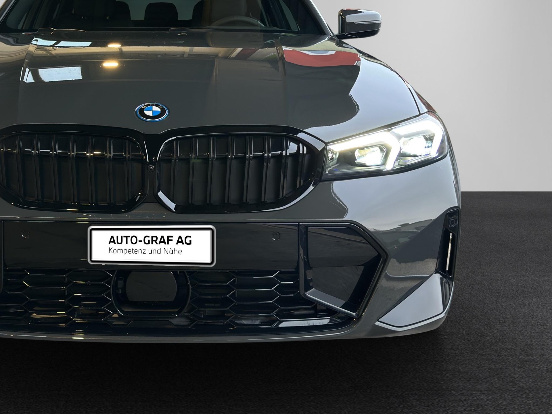 BMW 330e xDrive Touring M Sport Pro-image-8