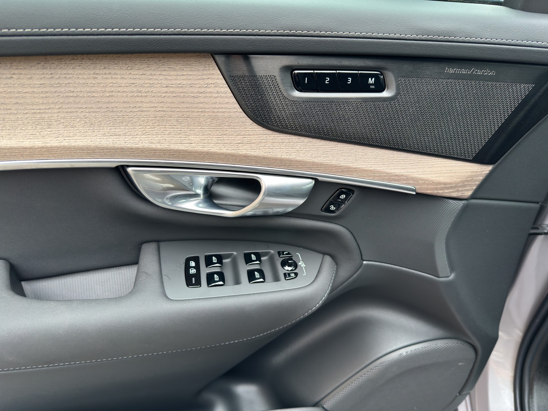VOLVO XC90 T8 eAWD PluginHybrid Plus Bright Geartronic-image-8