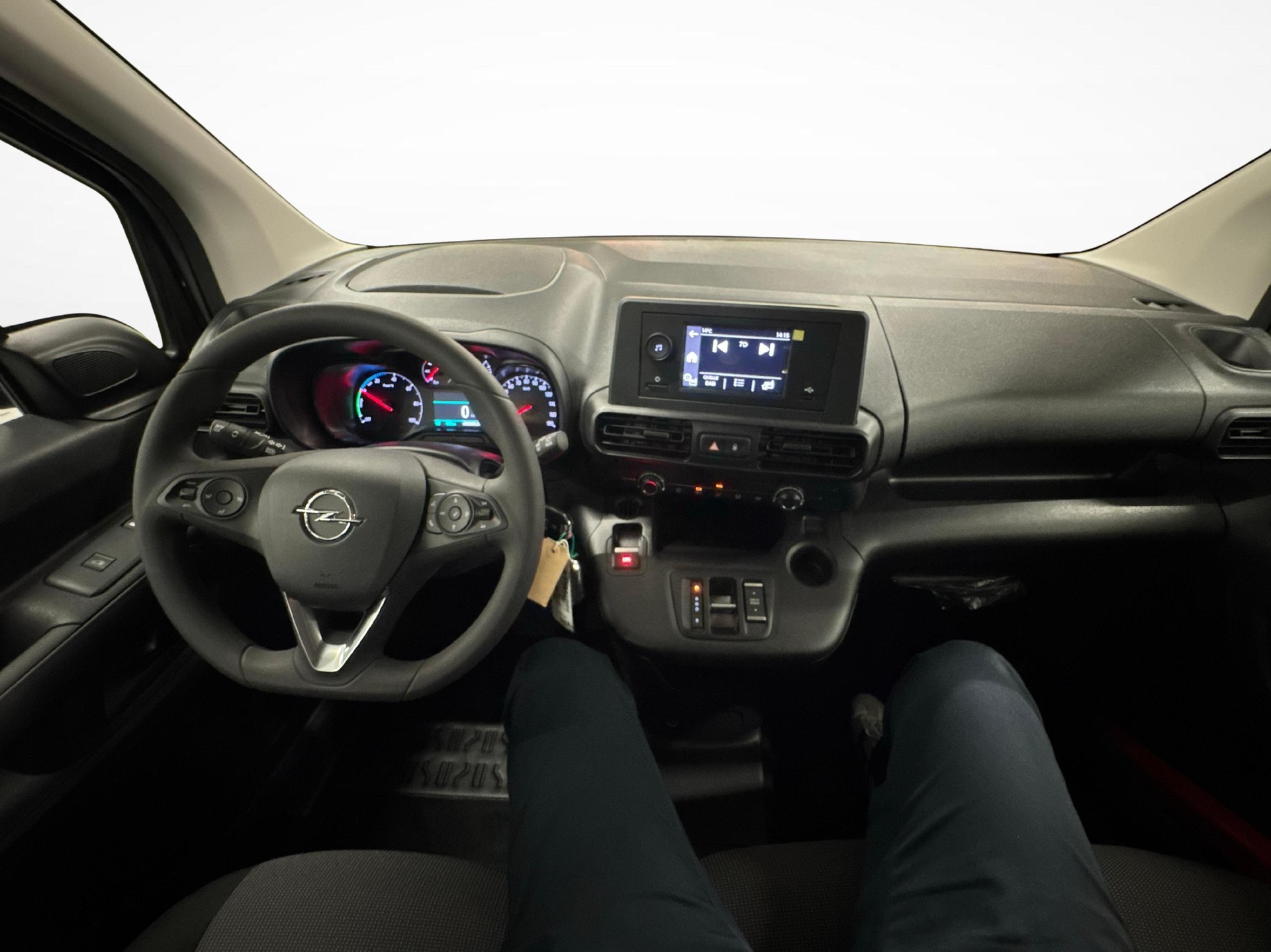 OPEL Combo-e Cargo 2.4 t Electric-image-8