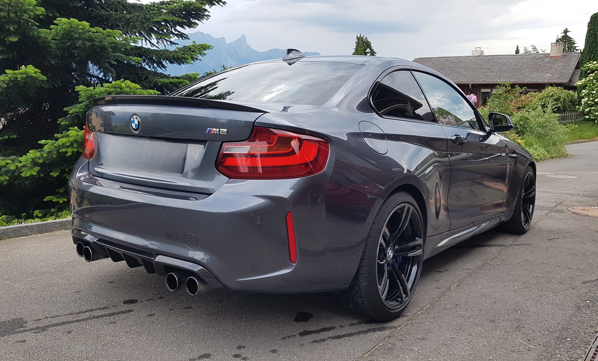 BMW M2 - gepflegtes und schönes CH-Fahrzeug - wurde im Winter nicht gefahren - Nichtraucher-image-2