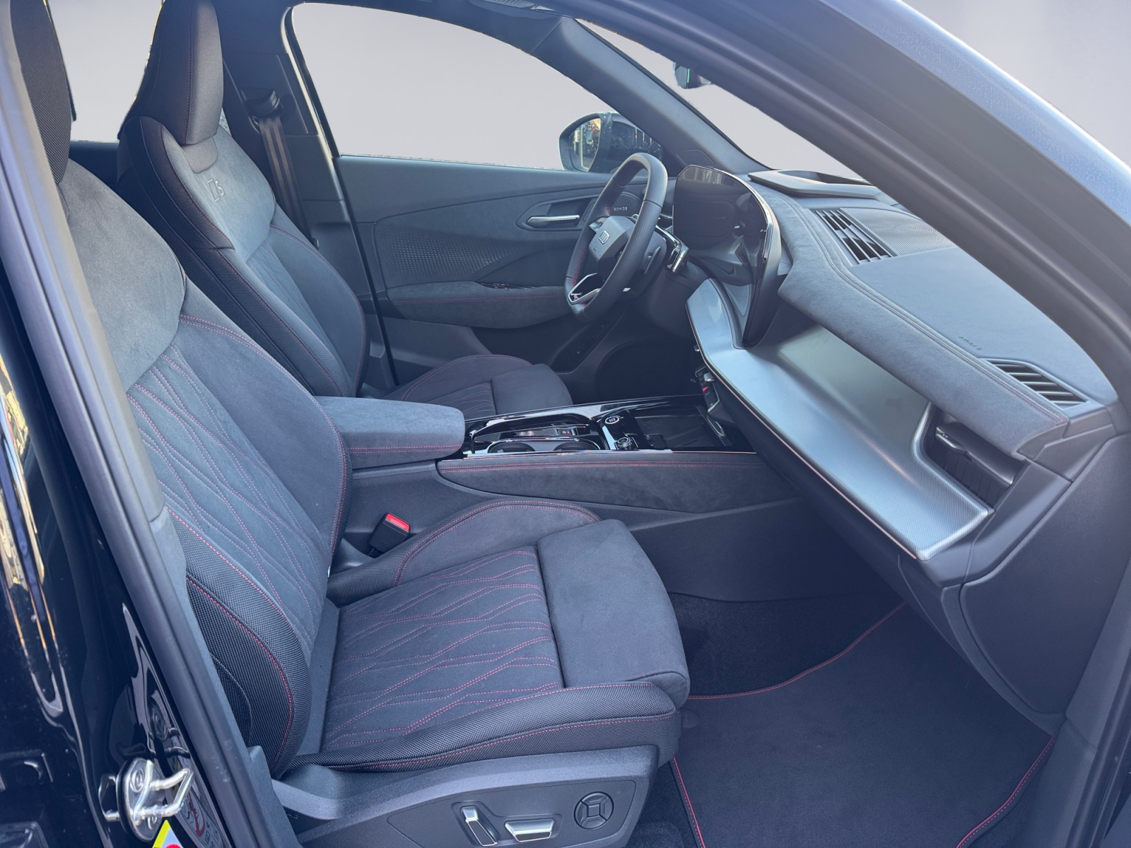 AUDI Q3 SUV TFSI quattro 195 kW S tronic-image-14
