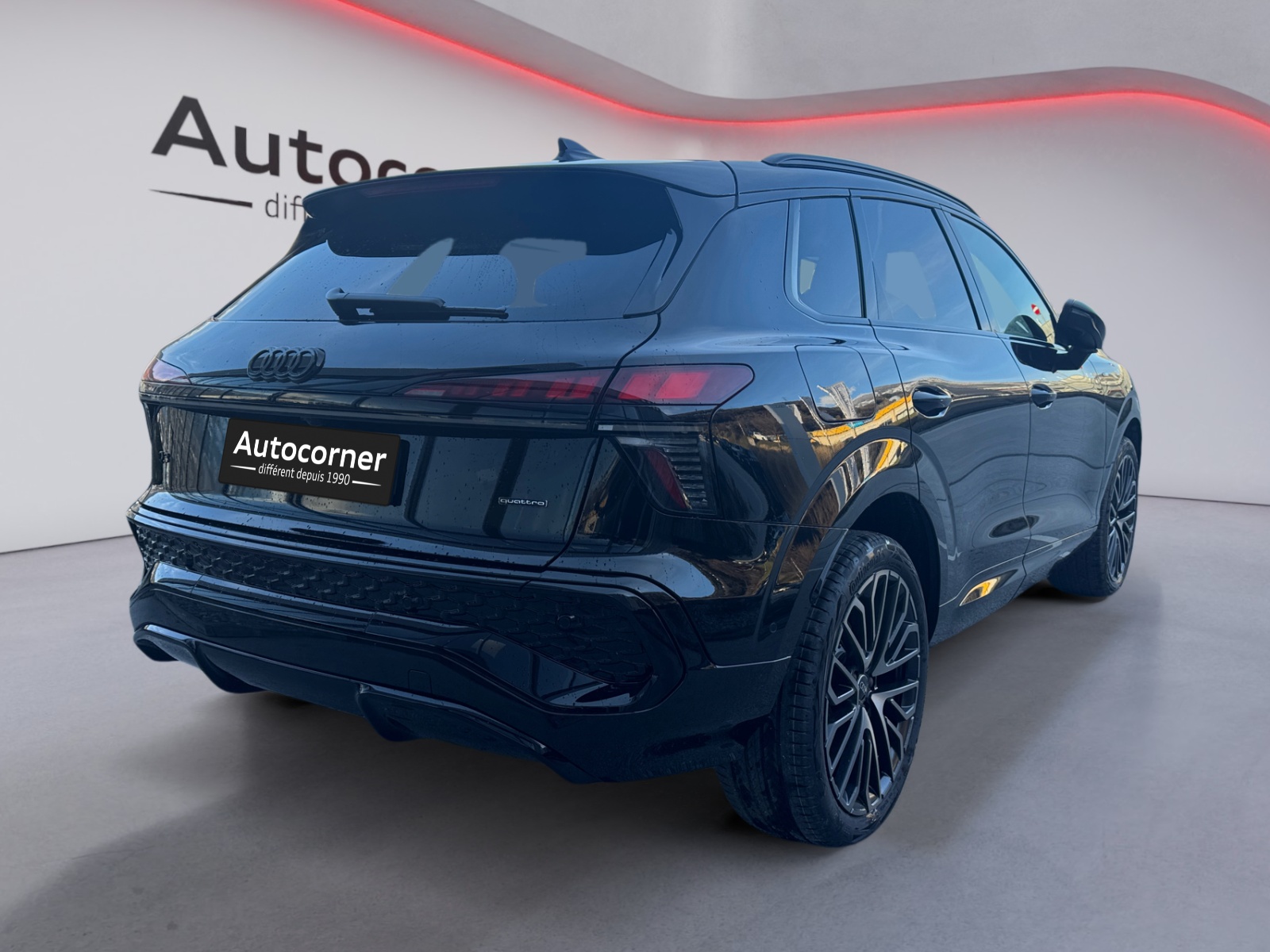 AUDI Q3 SUV TFSI quattro 195 kW S tronic-image-4
