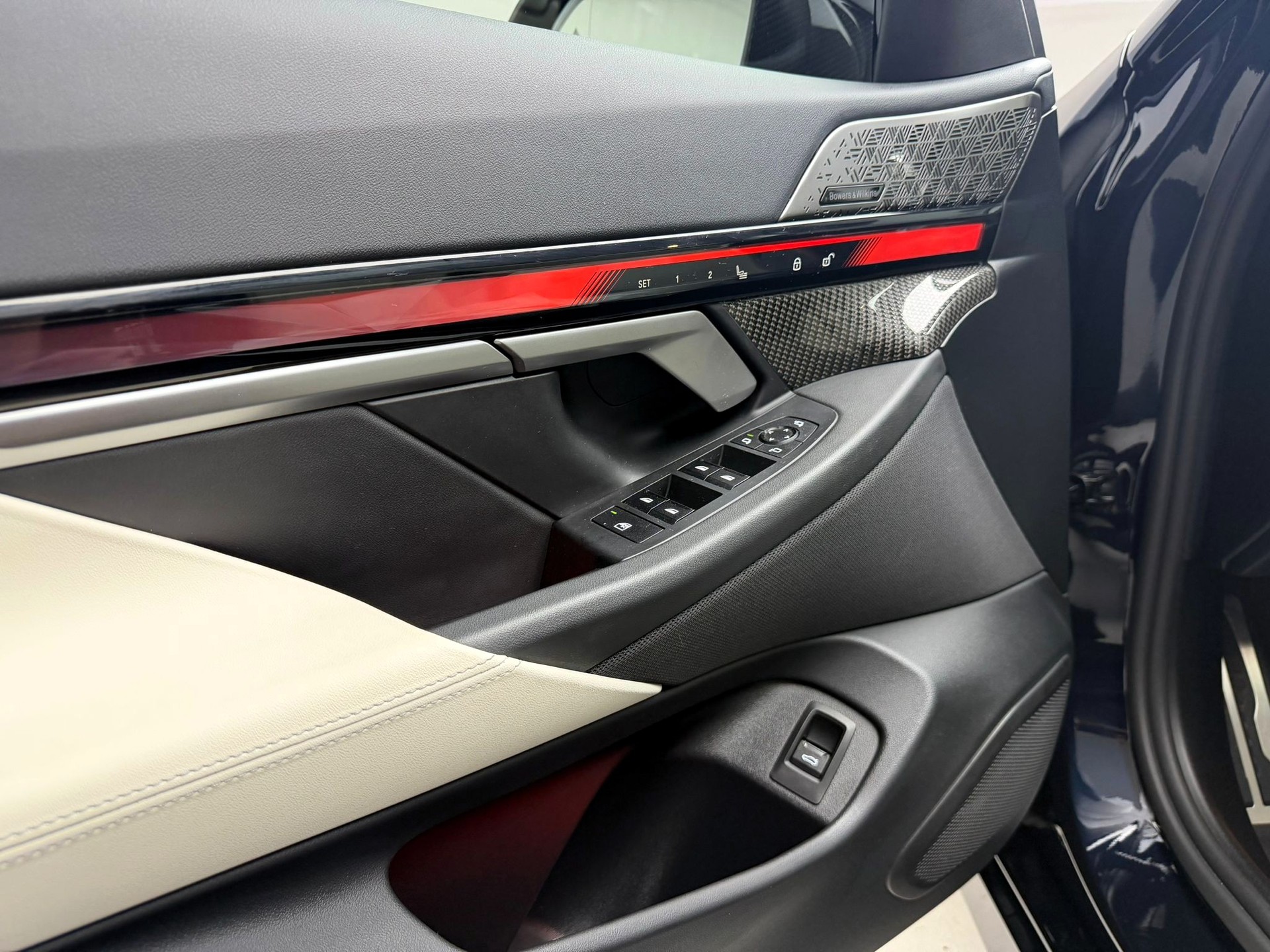 BMW i5 M60 Touring M Sport Pro-image-21
