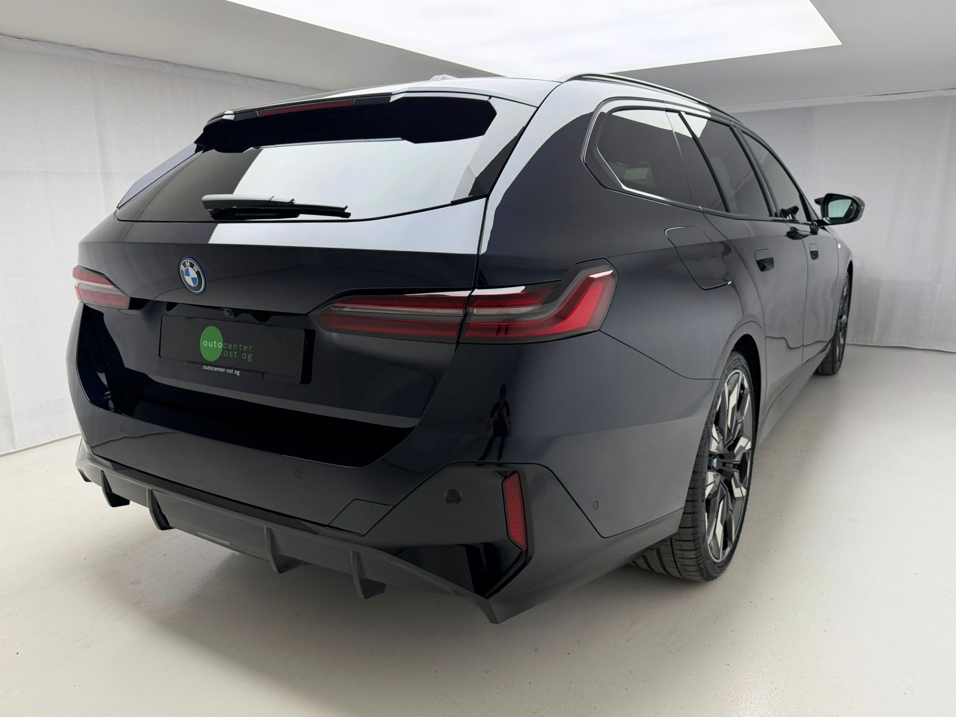 BMW i5 M60 Touring M Sport Pro-image-2