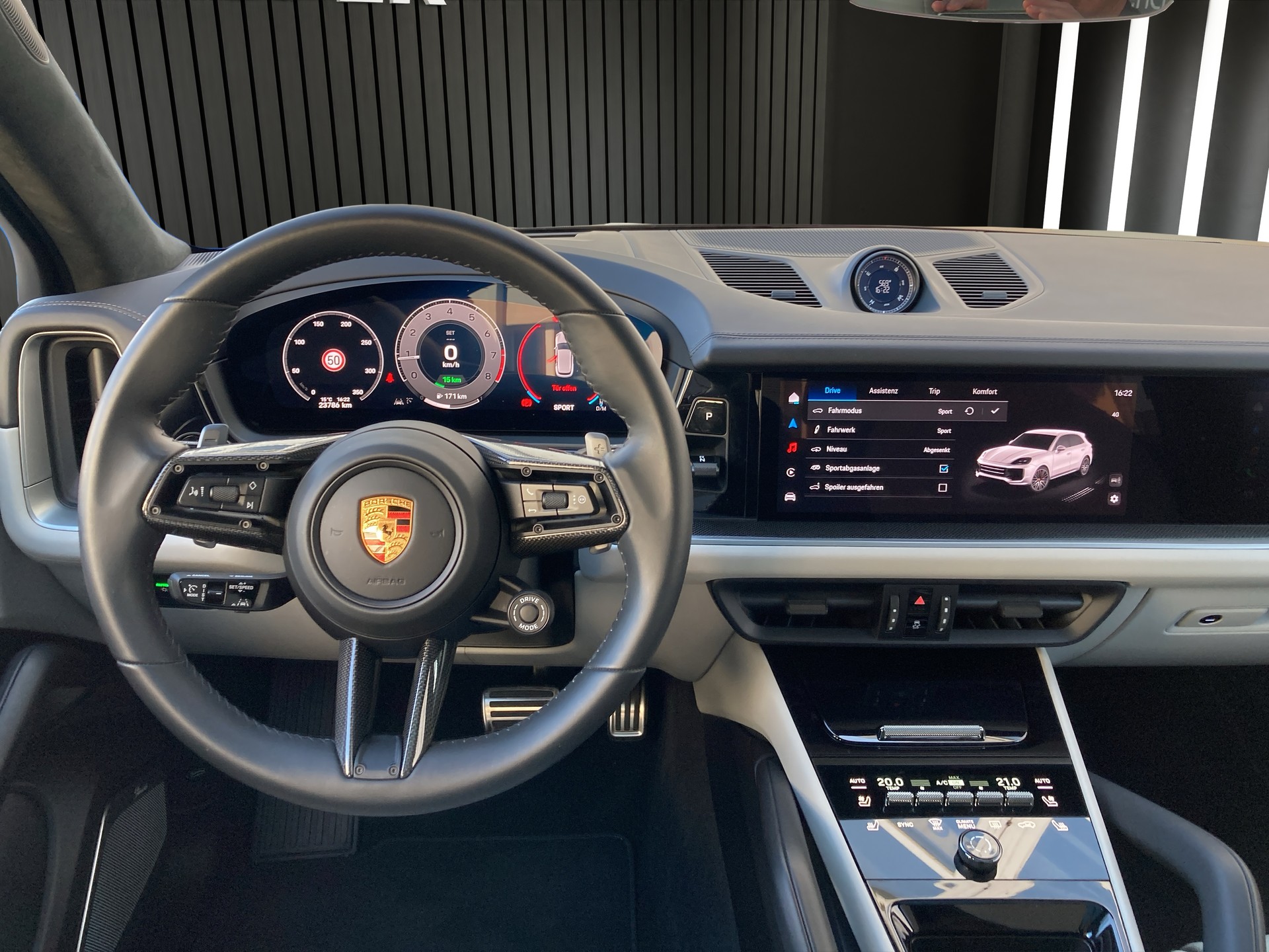 PORSCHE Cayenne Turbo E-Hybrid-image-14