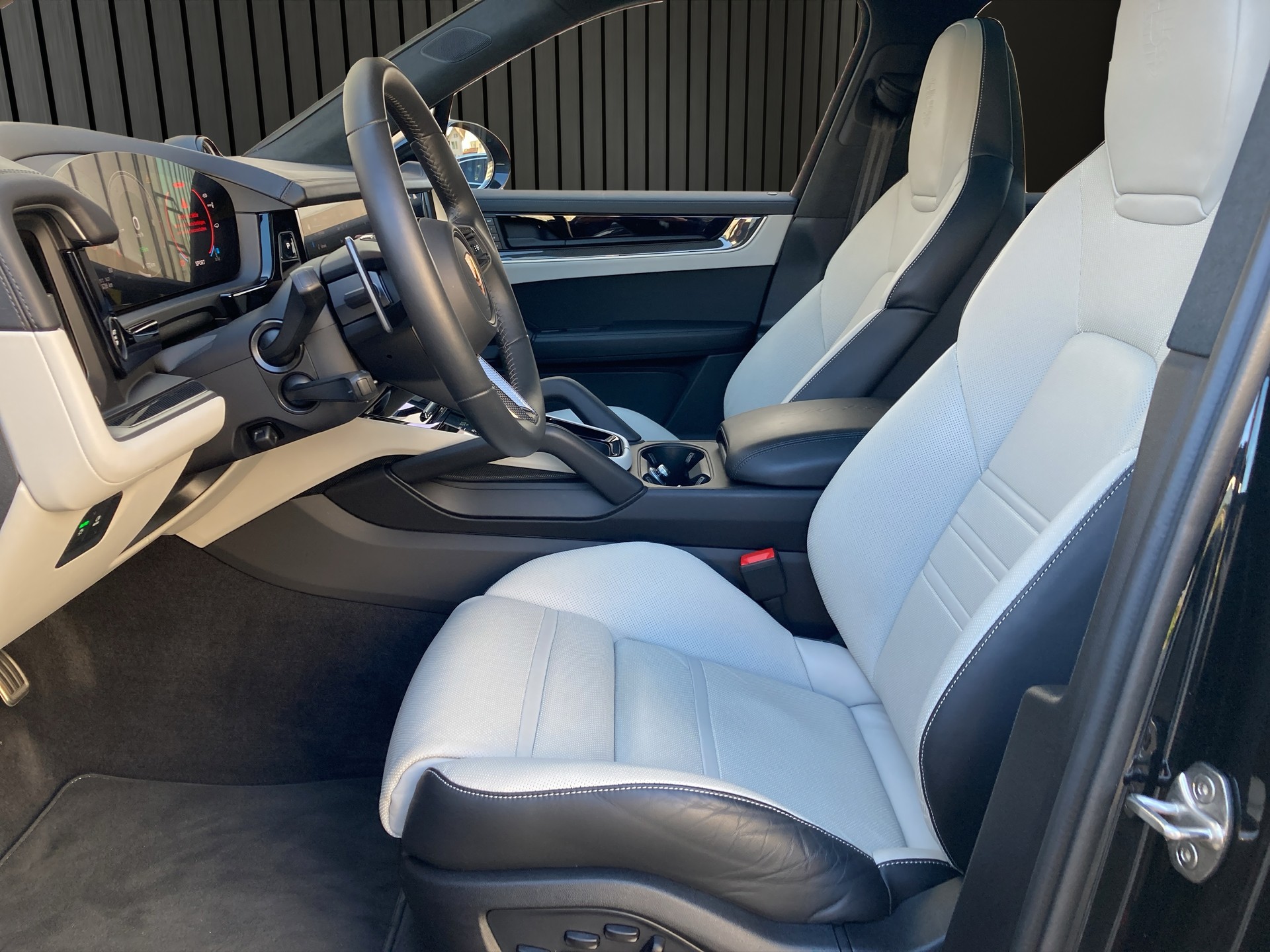 PORSCHE Cayenne Turbo E-Hybrid-image-10