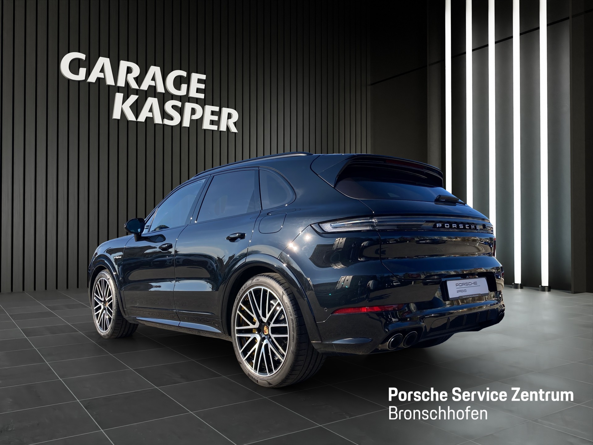 PORSCHE Cayenne Turbo E-Hybrid-image-2