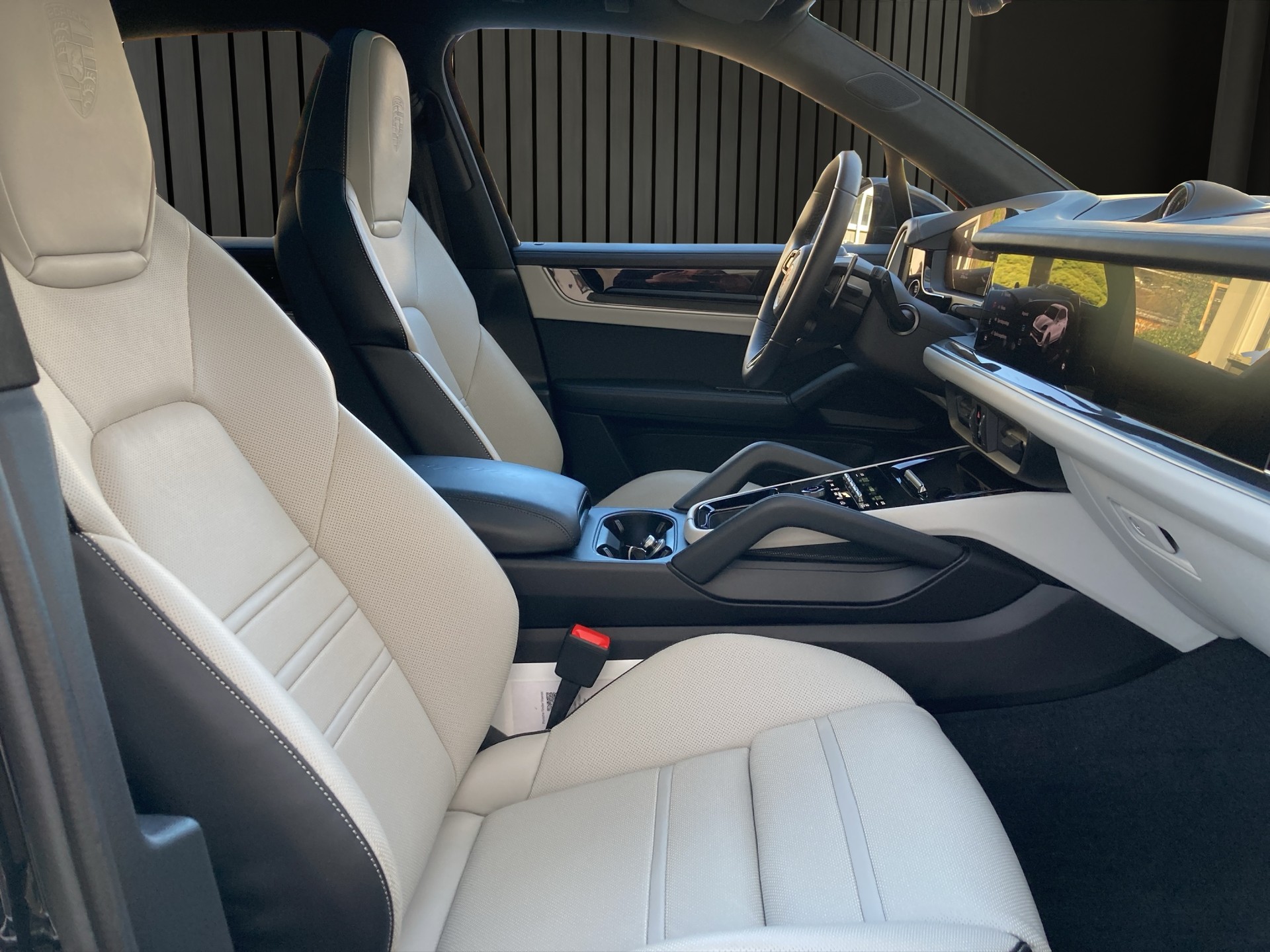 PORSCHE Cayenne 4.0 V8 Turbo E-Hybrid-image-15