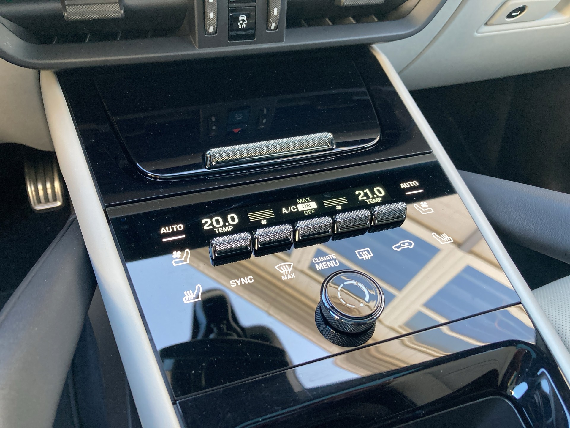 PORSCHE Cayenne Turbo E-Hybrid-image-16
