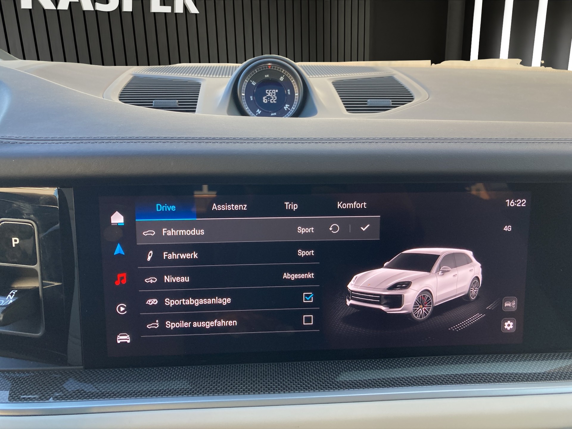 PORSCHE Cayenne 4.0 V8 Turbo E-Hybrid-image-13