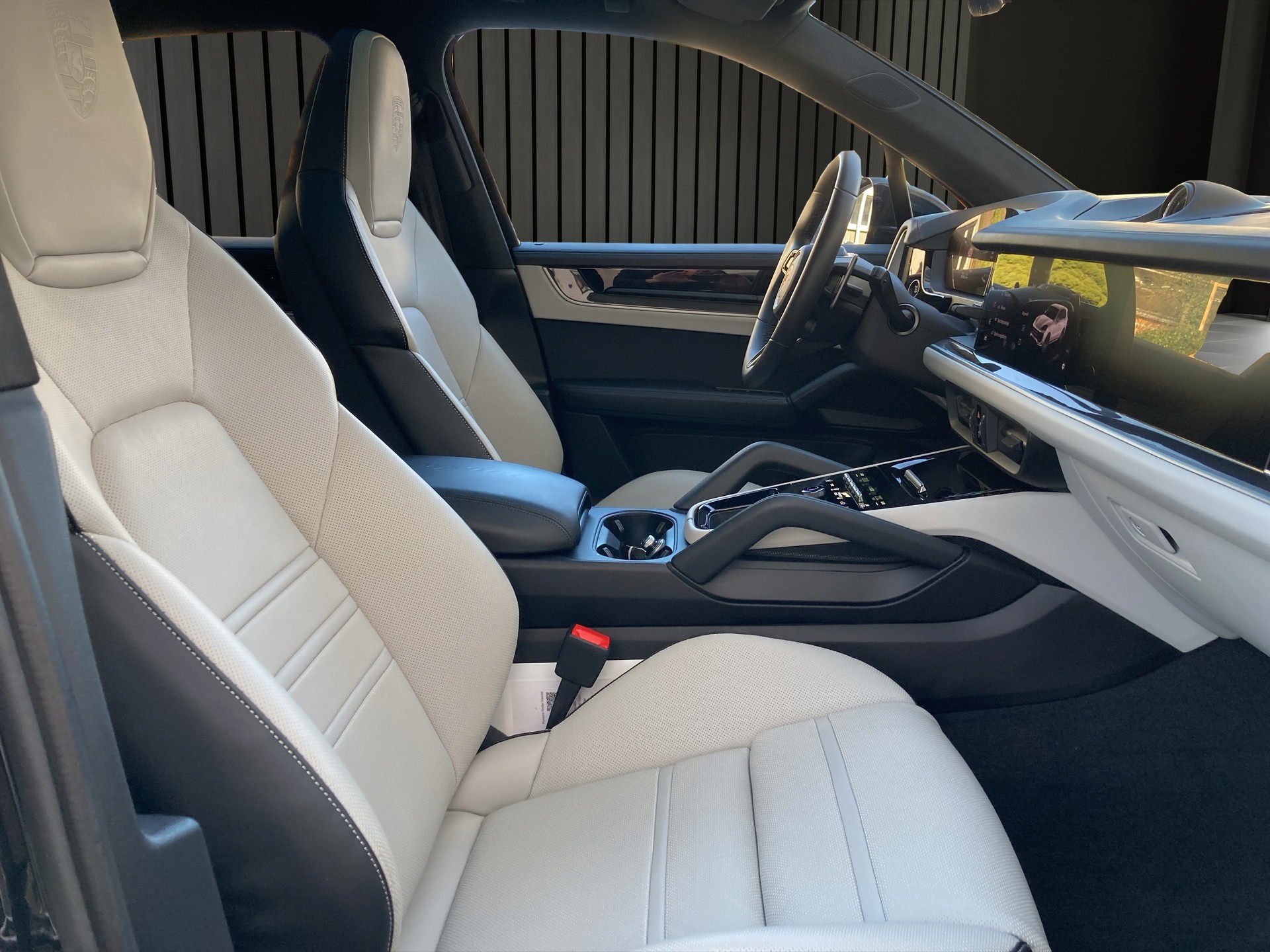 PORSCHE Cayenne Turbo E-Hybrid-image-17