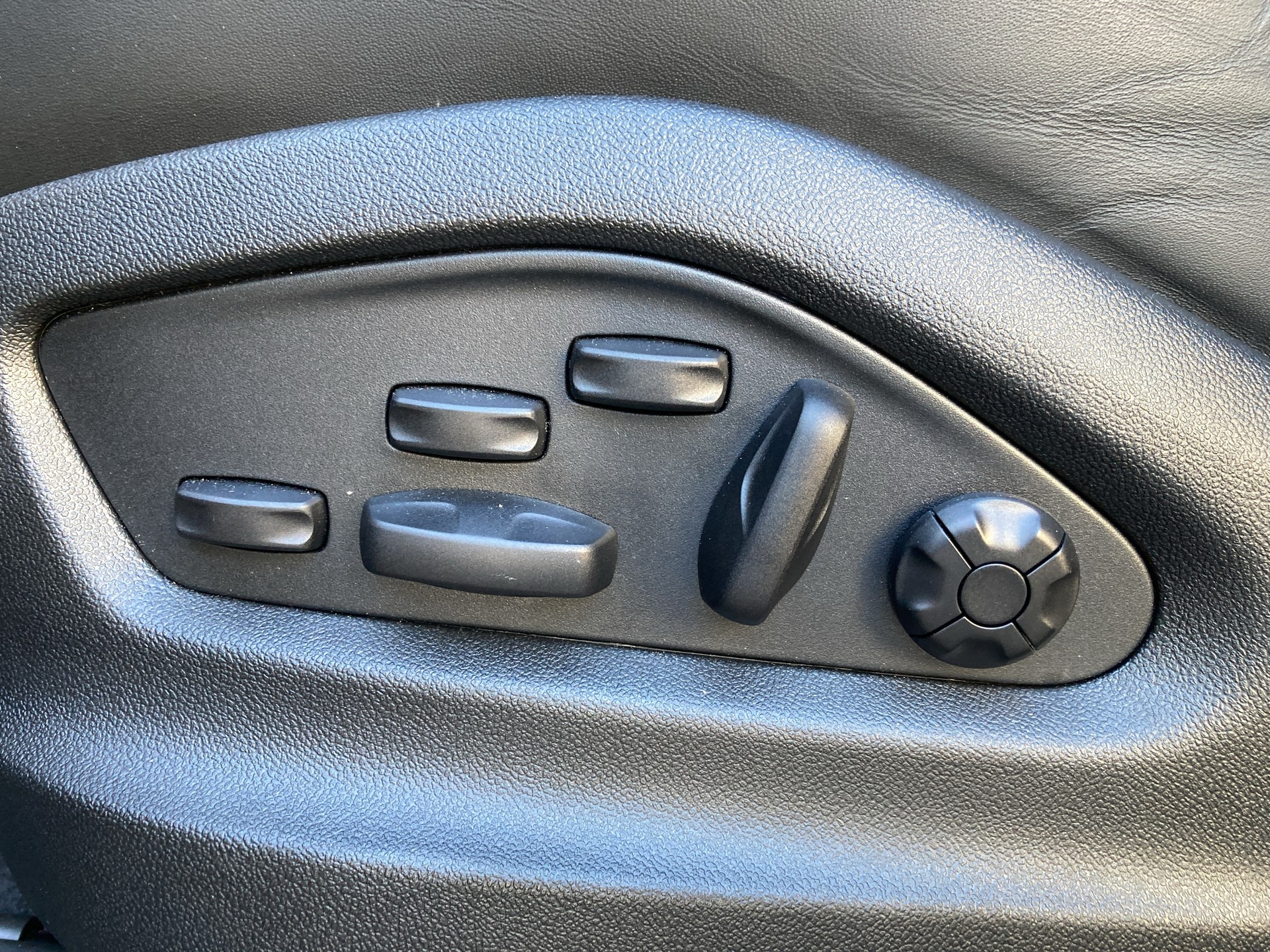 PORSCHE Cayenne Turbo E-Hybrid-image-23
