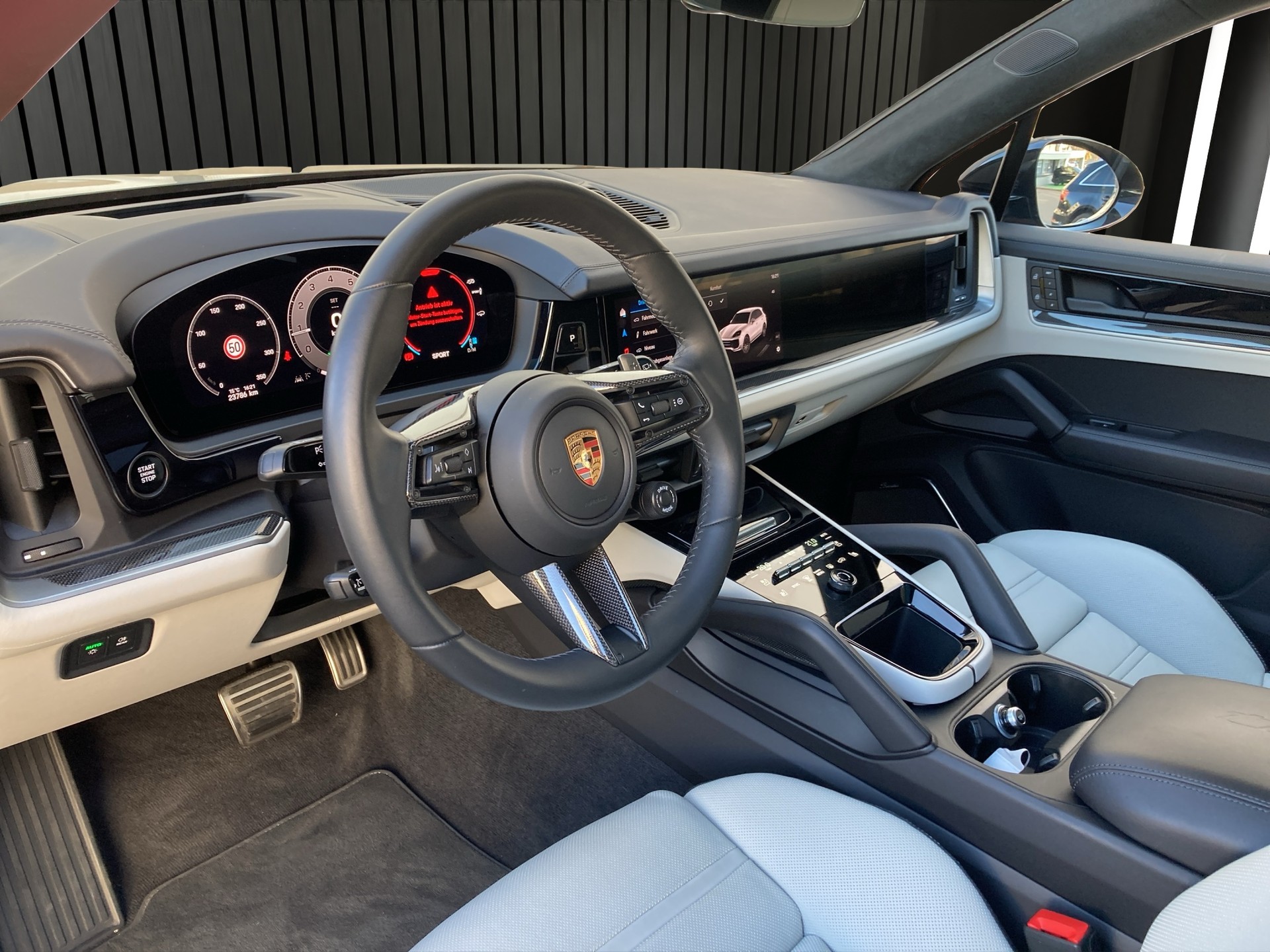 PORSCHE Cayenne 4.0 V8 Turbo E-Hybrid-image-9