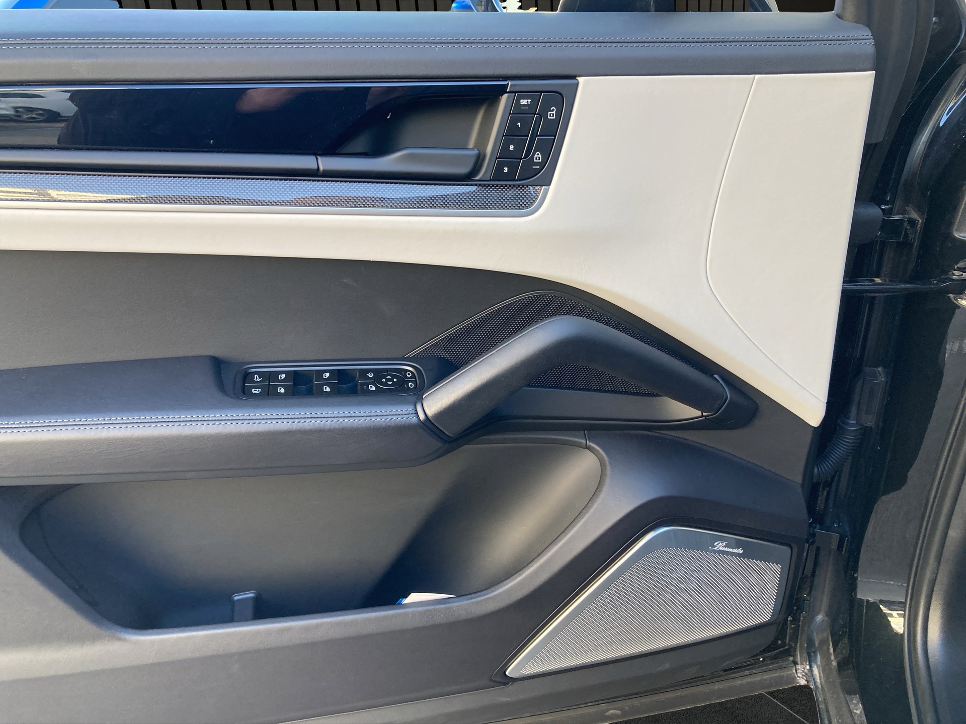 PORSCHE Cayenne Turbo E-Hybrid-image-12