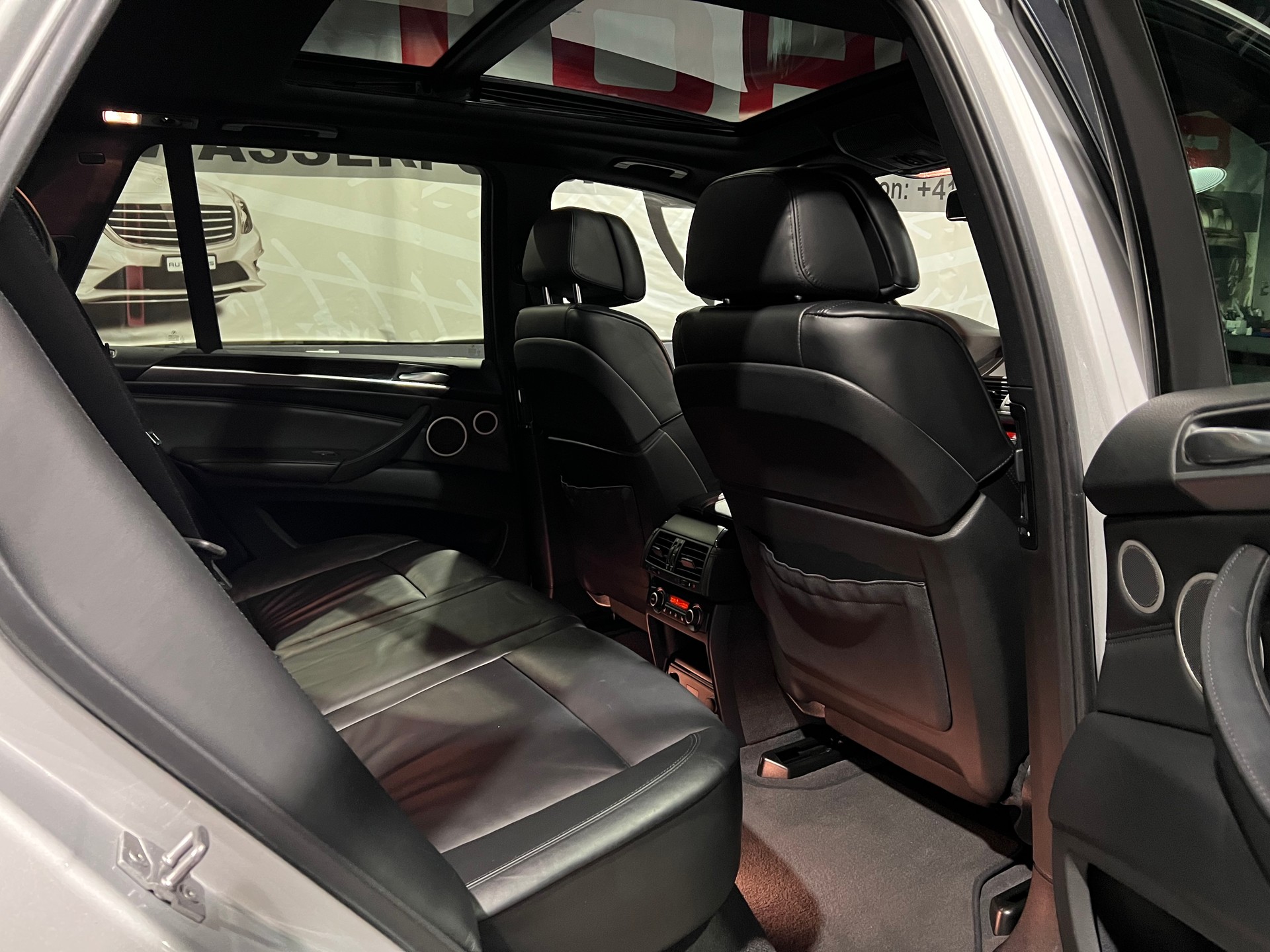 BMW X5 xDrive 50i Steptronic-image-16