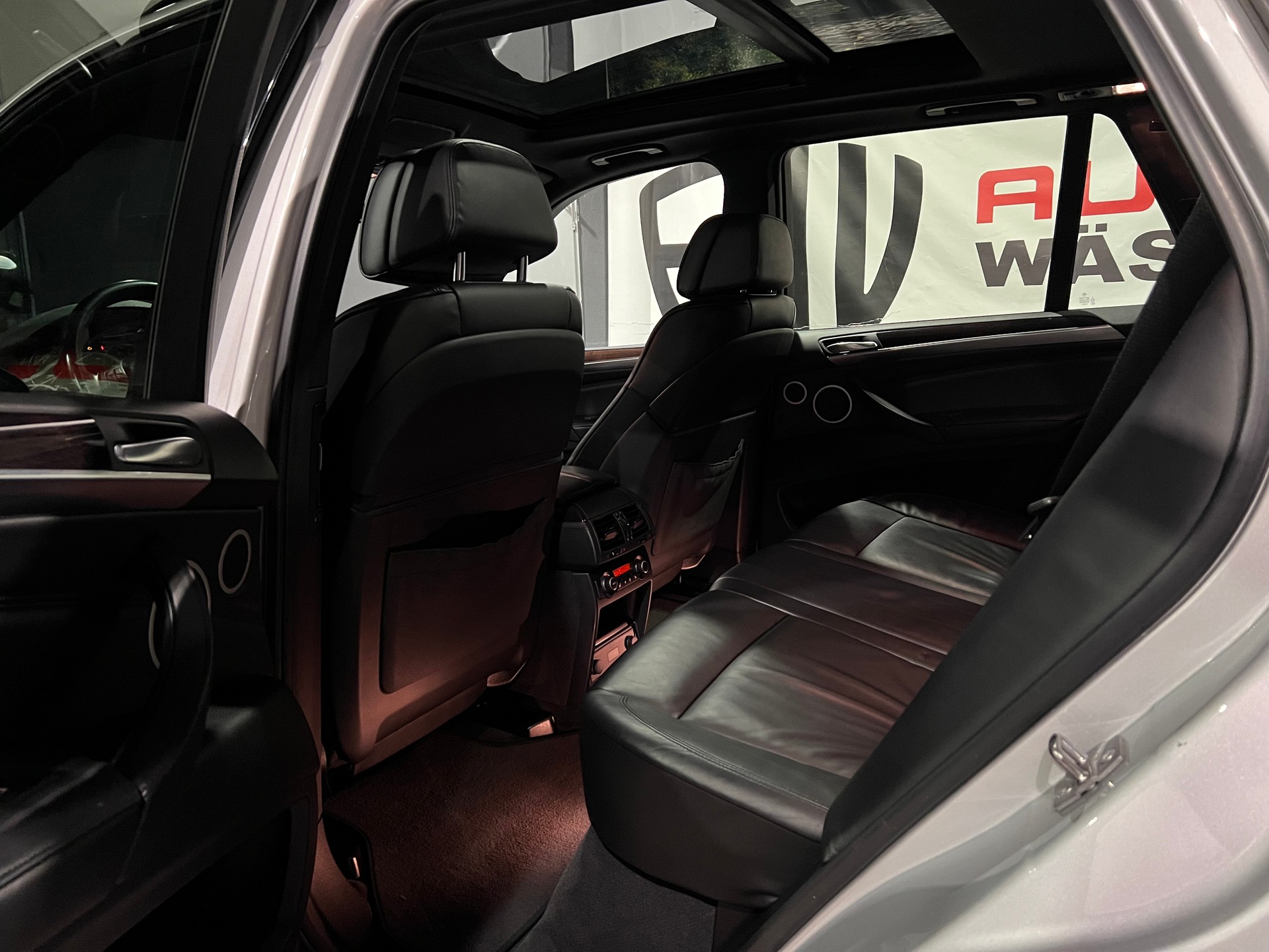 BMW X5 xDrive 50i Steptronic-image-15