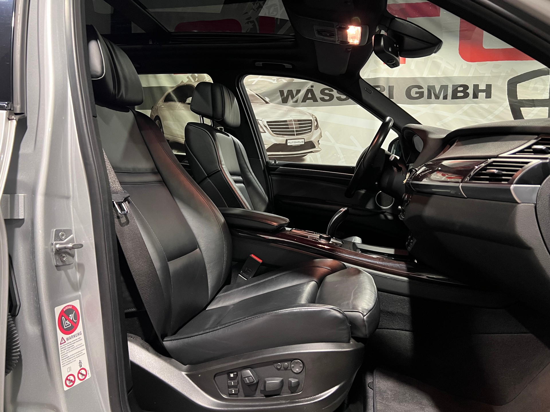 BMW X5 xDrive 50i Steptronic-image-14