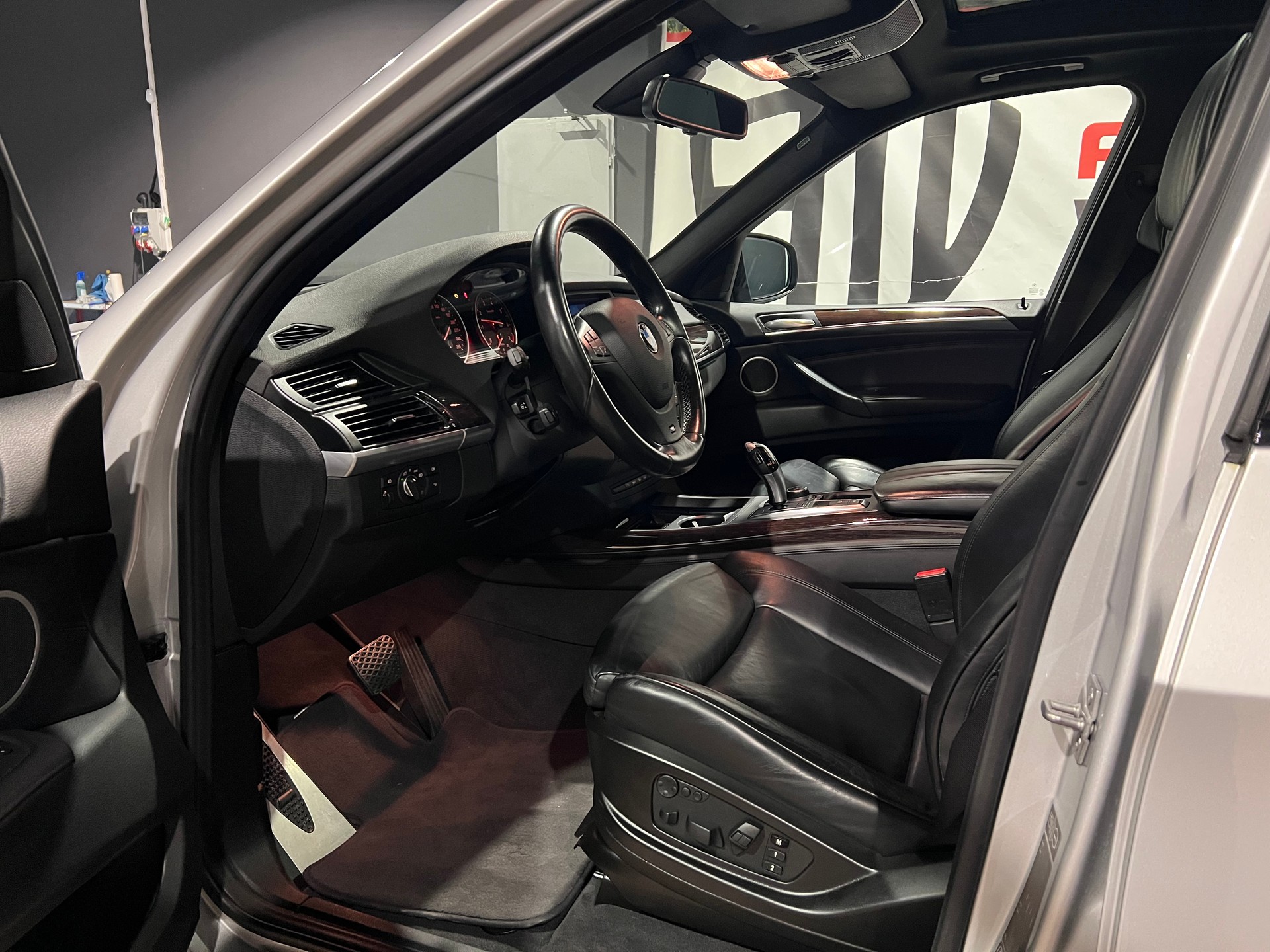 BMW X5 xDrive 50i Steptronic-image-11