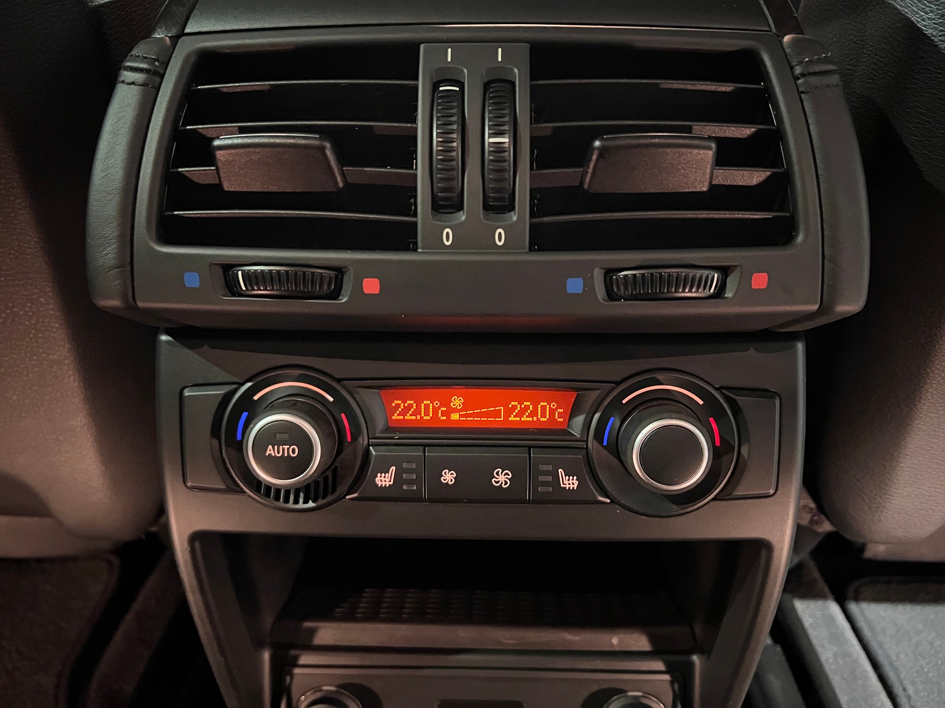 BMW X5 xDrive 50i Steptronic-image-19